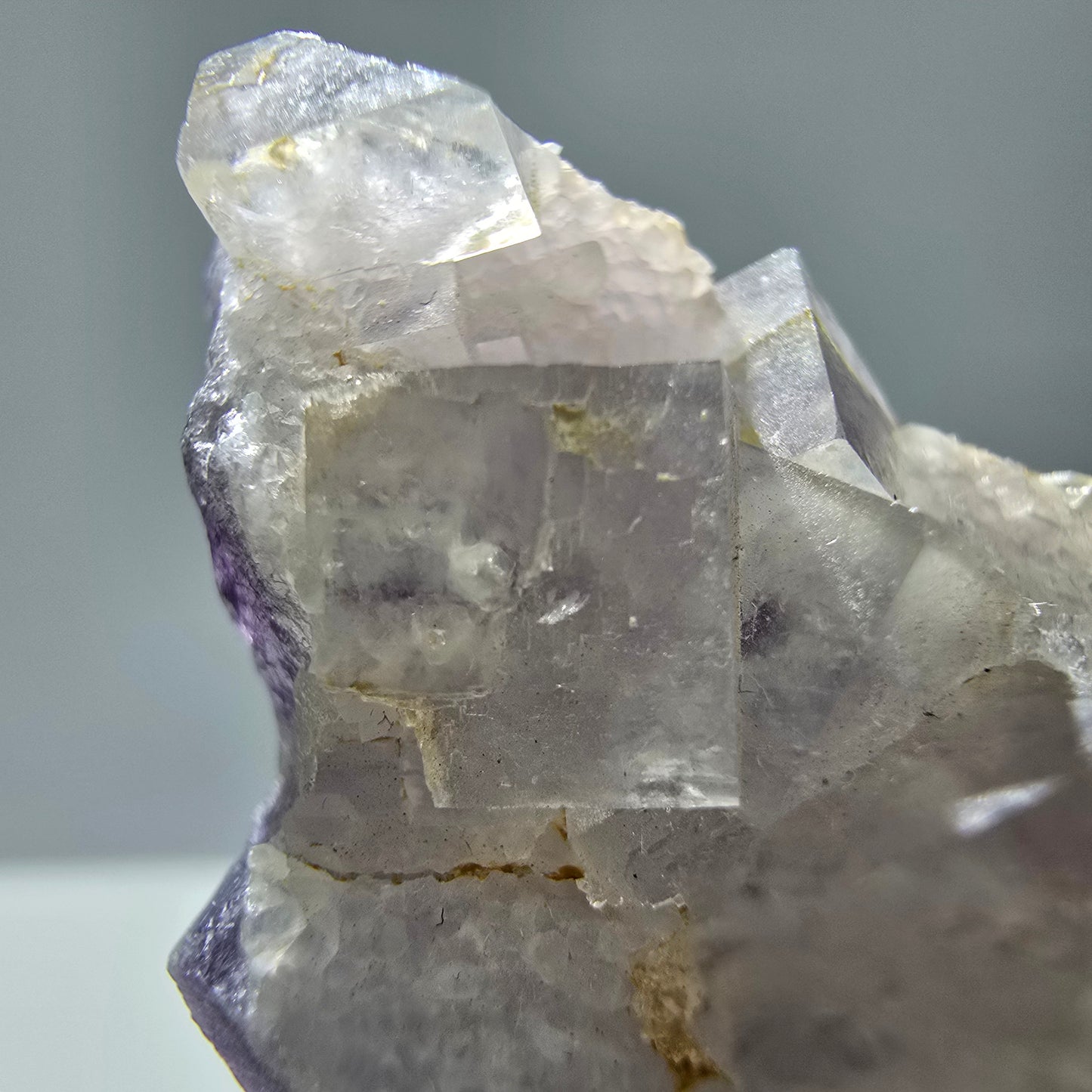 Seltene UV Phantom Fluorit Würfel Stufe lila weiß Brandberg, Namibia 28*22*12mm