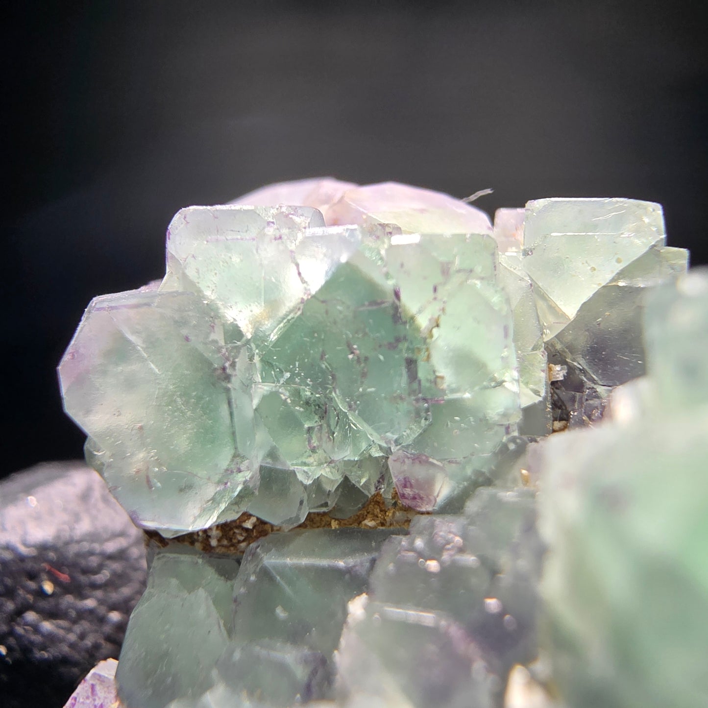 Klare zonare Fluorit Würfel auf Schörl Turmalin Stufe Erongo, Namibia 35*30*25mm