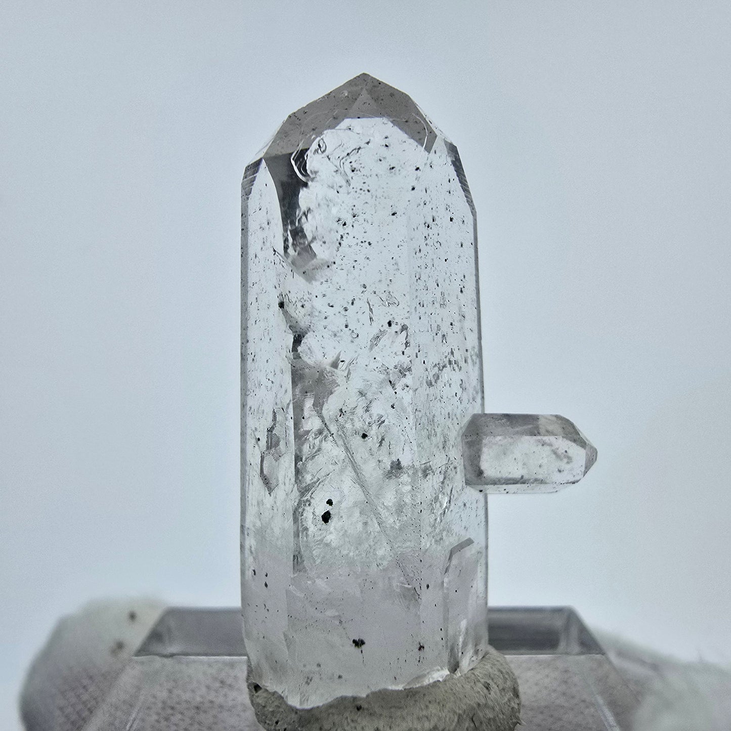 Cristal de quartz hématite fantôme transparent, Streep Mine, Goboboseb, Namibie, 33 x 18 x 10 mm