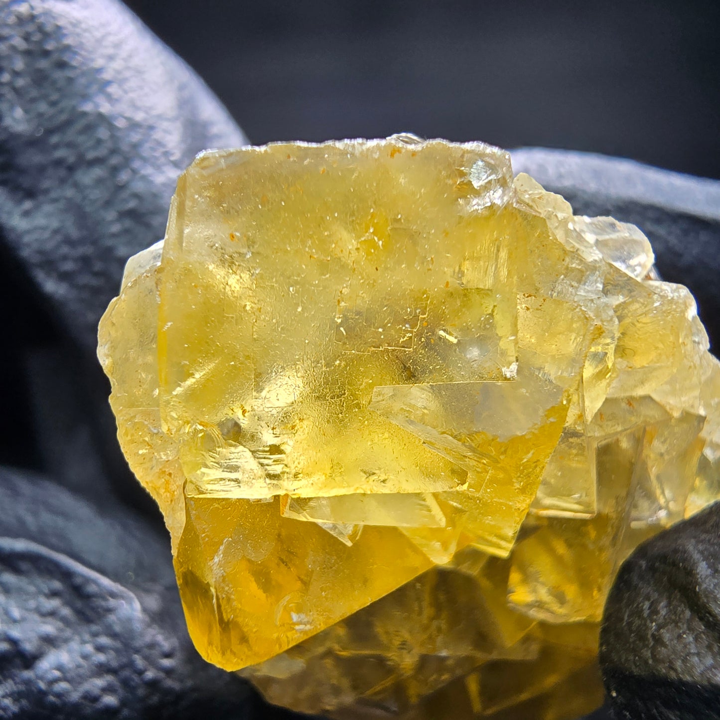 Klare Honey Pocket Phantom Fluorit Würfel Stufe gelb Okorusu, Namibia 44*27*15mm