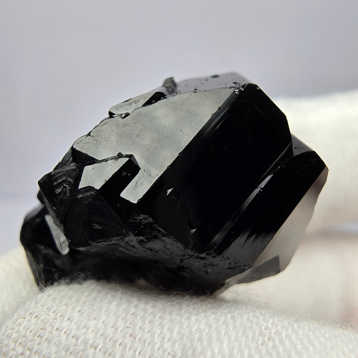 Schörl Turmalin mit Hyalit Stufe schwarz glänzend Erongo, Namibia 27*18*17mm