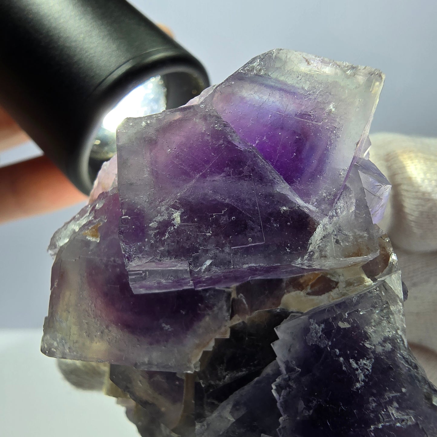 Rare spécimen de cube de fluorite fantôme, bleu-violet Okorusu Namibie 66 x 48 x 32 mm