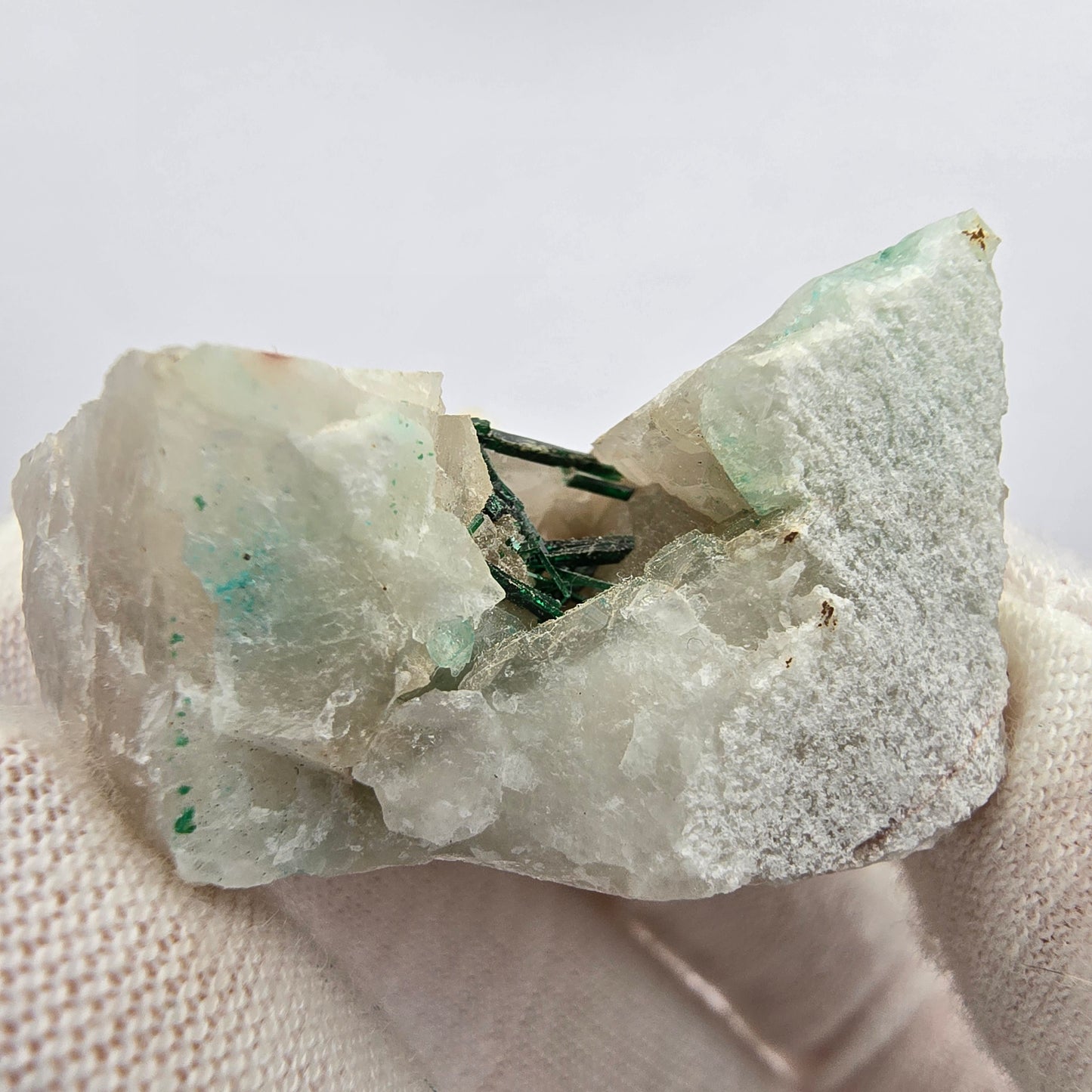 Rare Malachite XX sur Quartz Cluster Kaokoveld, Namibie 30*24*21mm Collection