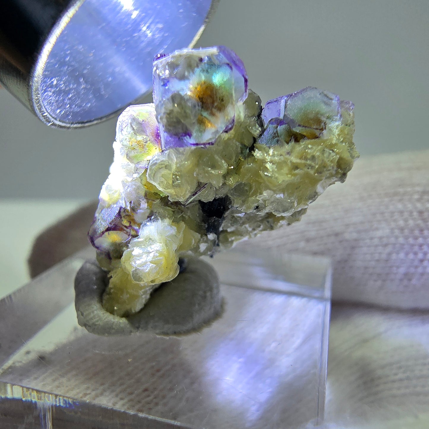 Cubes de fluorite fantôme colorés, muscovite, tourmaline Schorl, hyalite Erongo, Namibie 23 x 15 x 16 mm