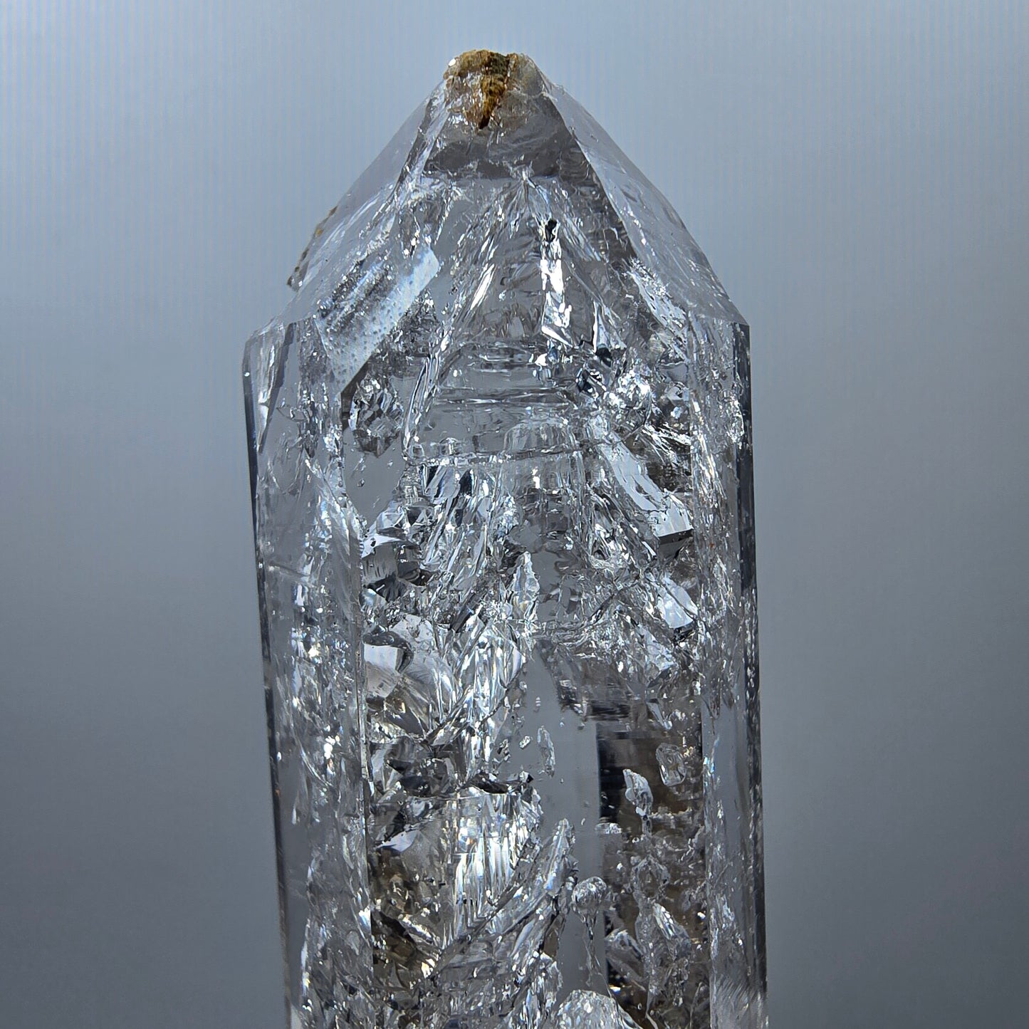 Enhydro Window Smoky Quartz, 3 Gobobs de poche Valentine à bulles (grandes). Namibie, 97 x 29 x 22 mm.