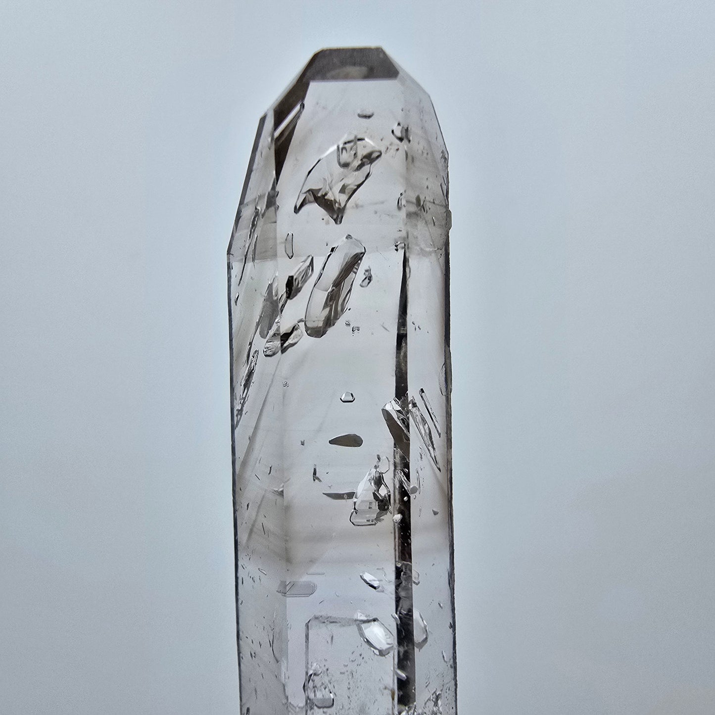 Klare Phantom Rauchquarz Kristallspitze Goboboseb, Namibia 63*27*11mm Sammlung