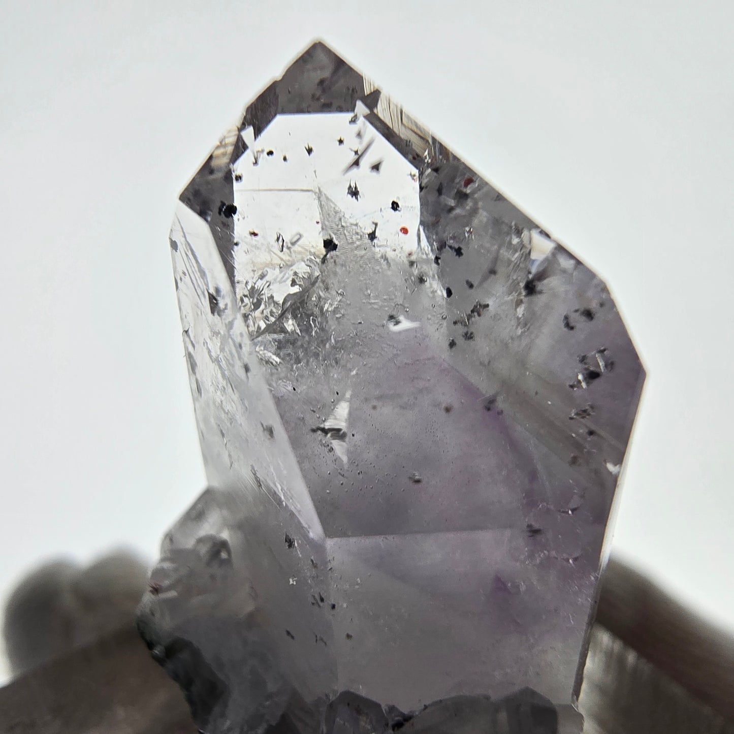 Améthyste fantôme Harlequin sur la mine Matrix Streep, Goboboseb, Namibie 28 x 17 x 14 mm