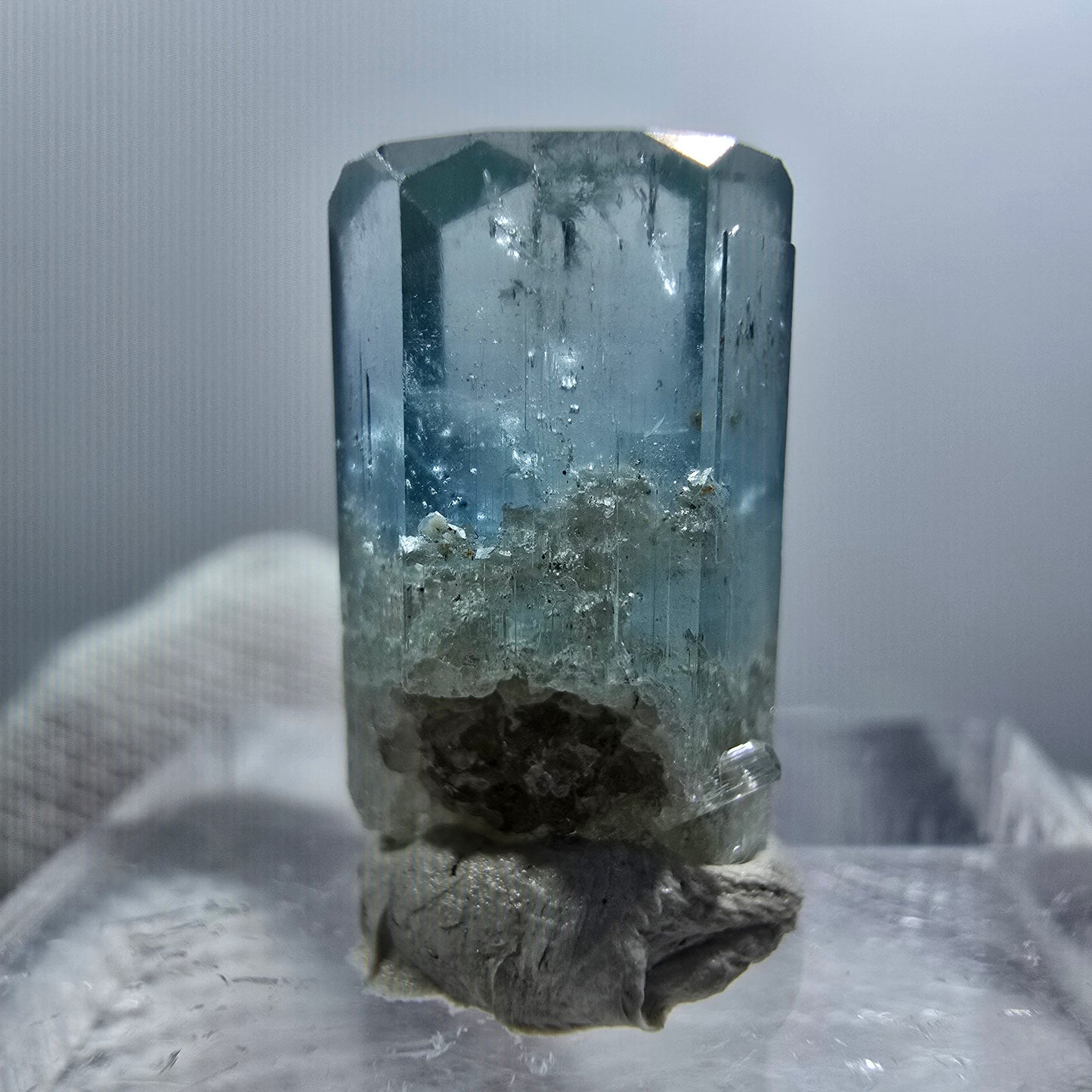 Cristal d'aigue-marine X clair rare Erongo, Namibie 17*10*7mm