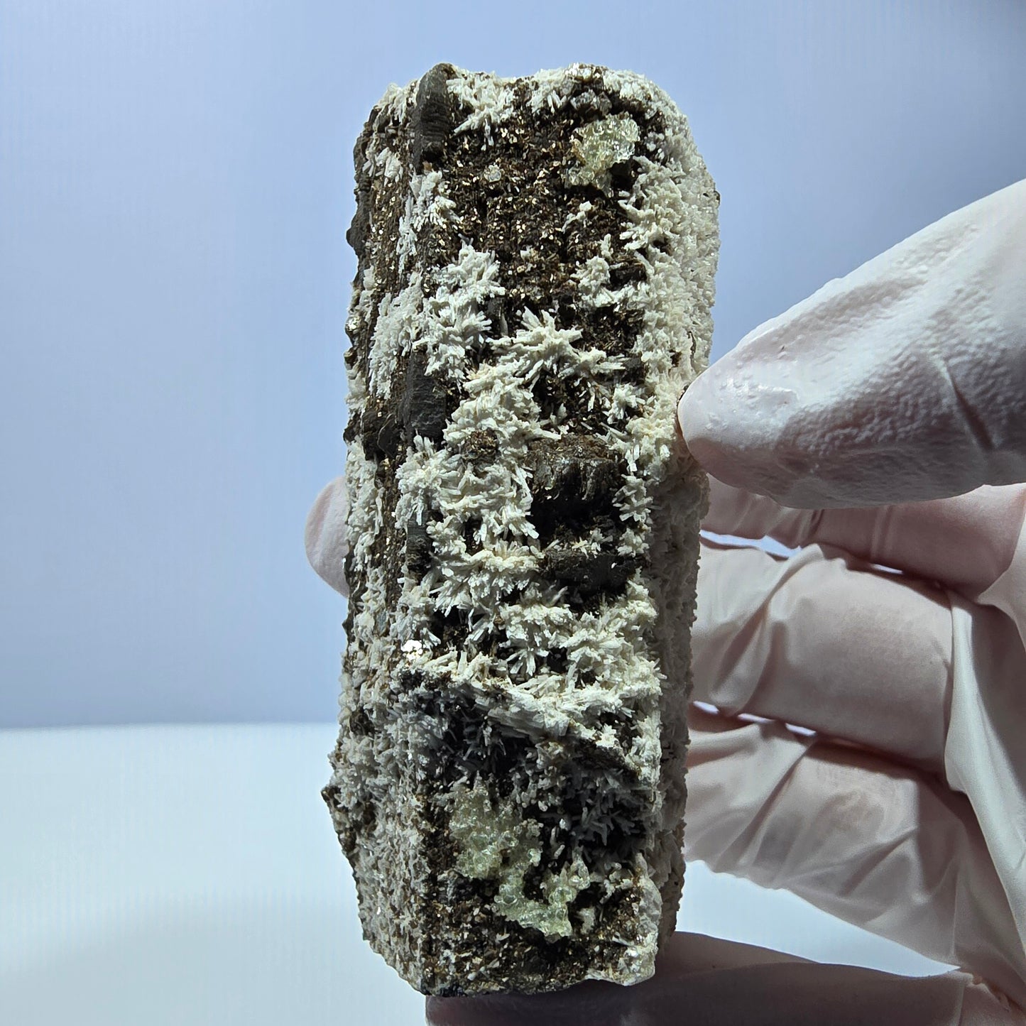 Spécimen rare de tourmaline Schorl, d'opale hyalite et d'orthose, Erongo, Namibie, 71 x 31 x 29 mm
