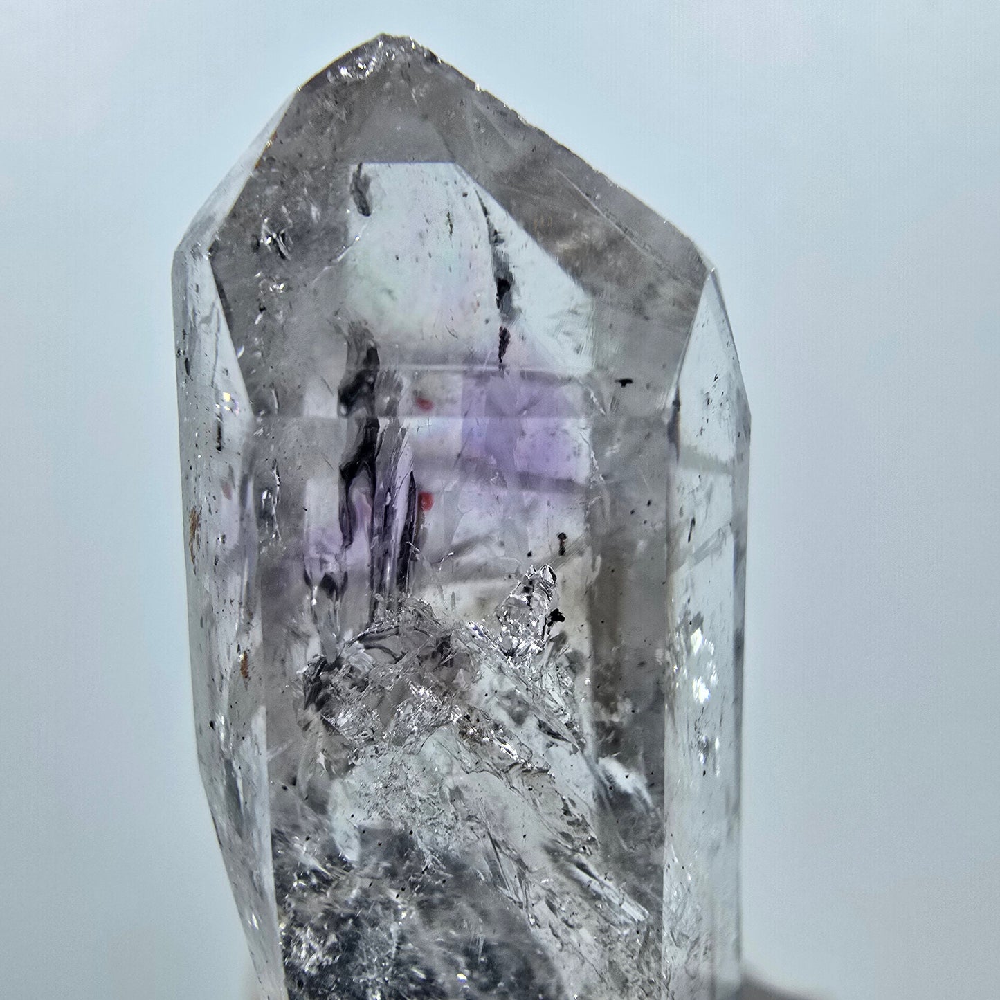 Améthyste fantôme Harlequin avec hématite, mine Streep, Goboboseb, Namibie, 42 x 18 x 16 mm