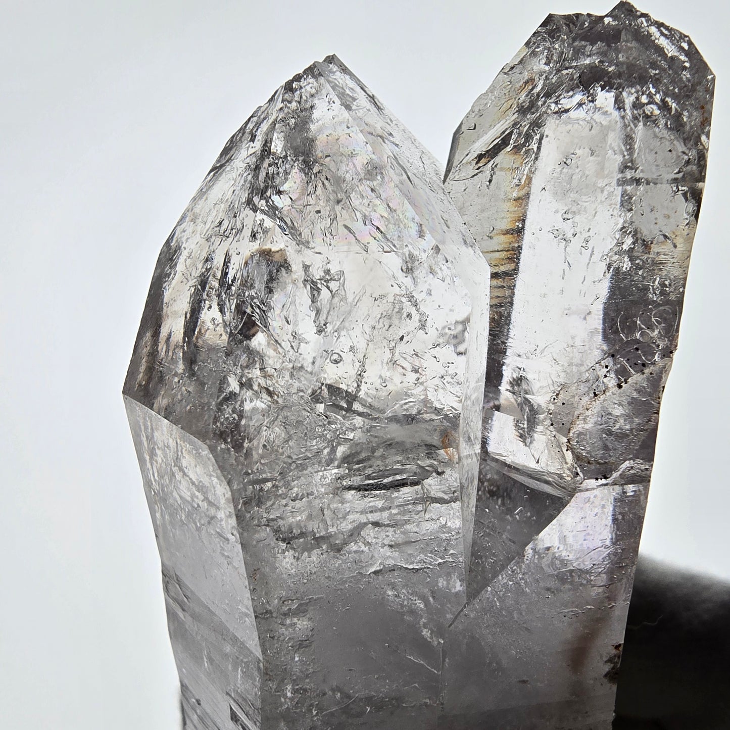 Quartz fumé squelette Enhydro DT, calcite UV, 2x Bubble Valentine Pocket, Namibie 91 x 45 x 27 mm