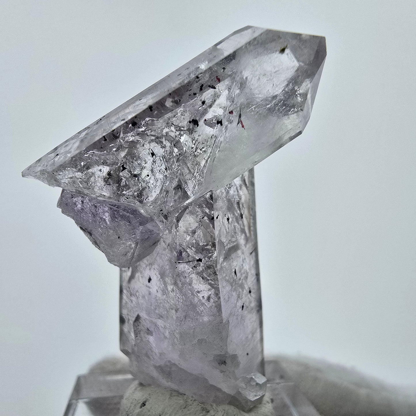 Harlekin Phantom Amethyst mit Analcim Streep Mine Goboboseb Namibia 41*30*17mm