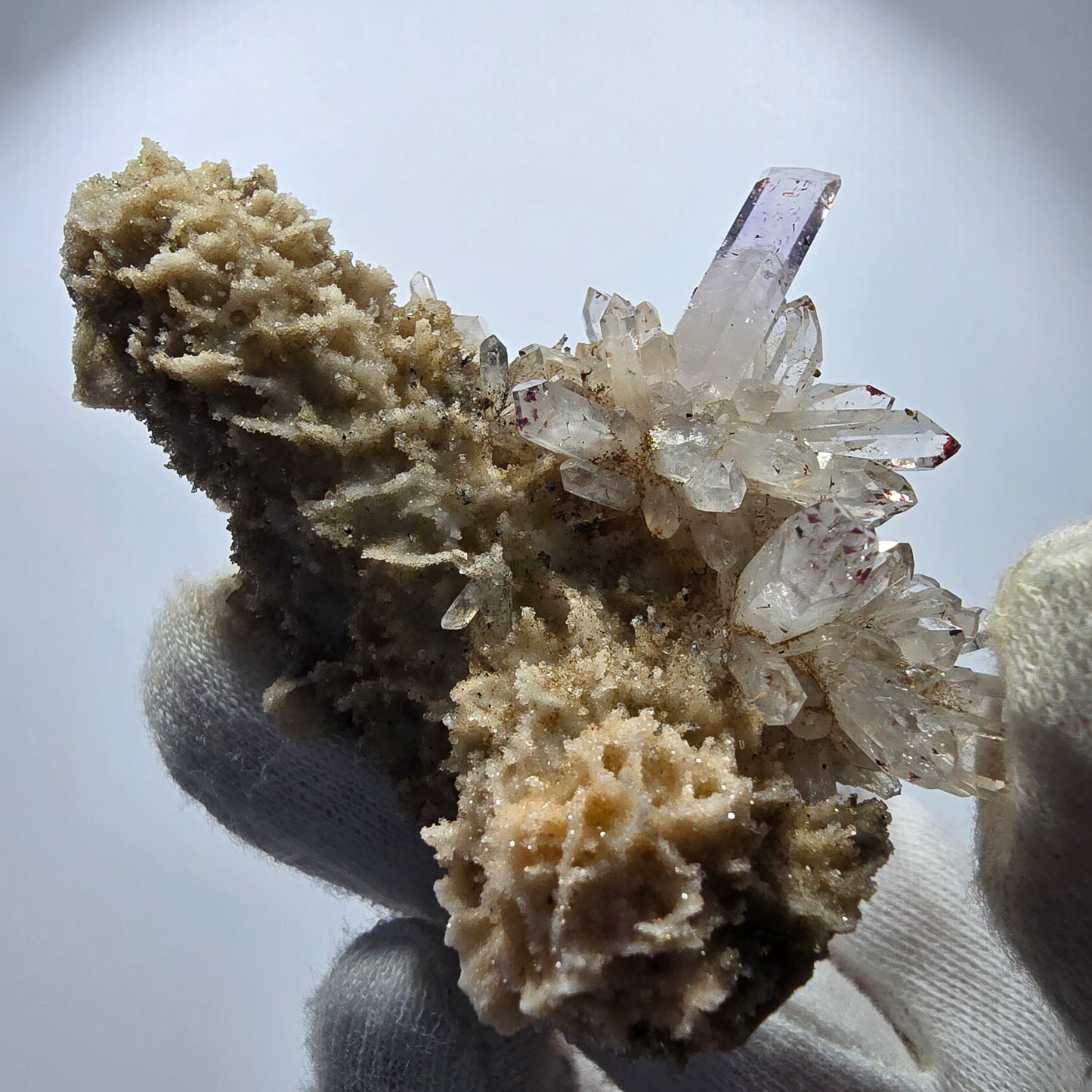 Quartz fumé Harlequin, spécimen de calcite UV, poche Valentine Goboboseb, Namibie, 79 x 63 x 34 mm
