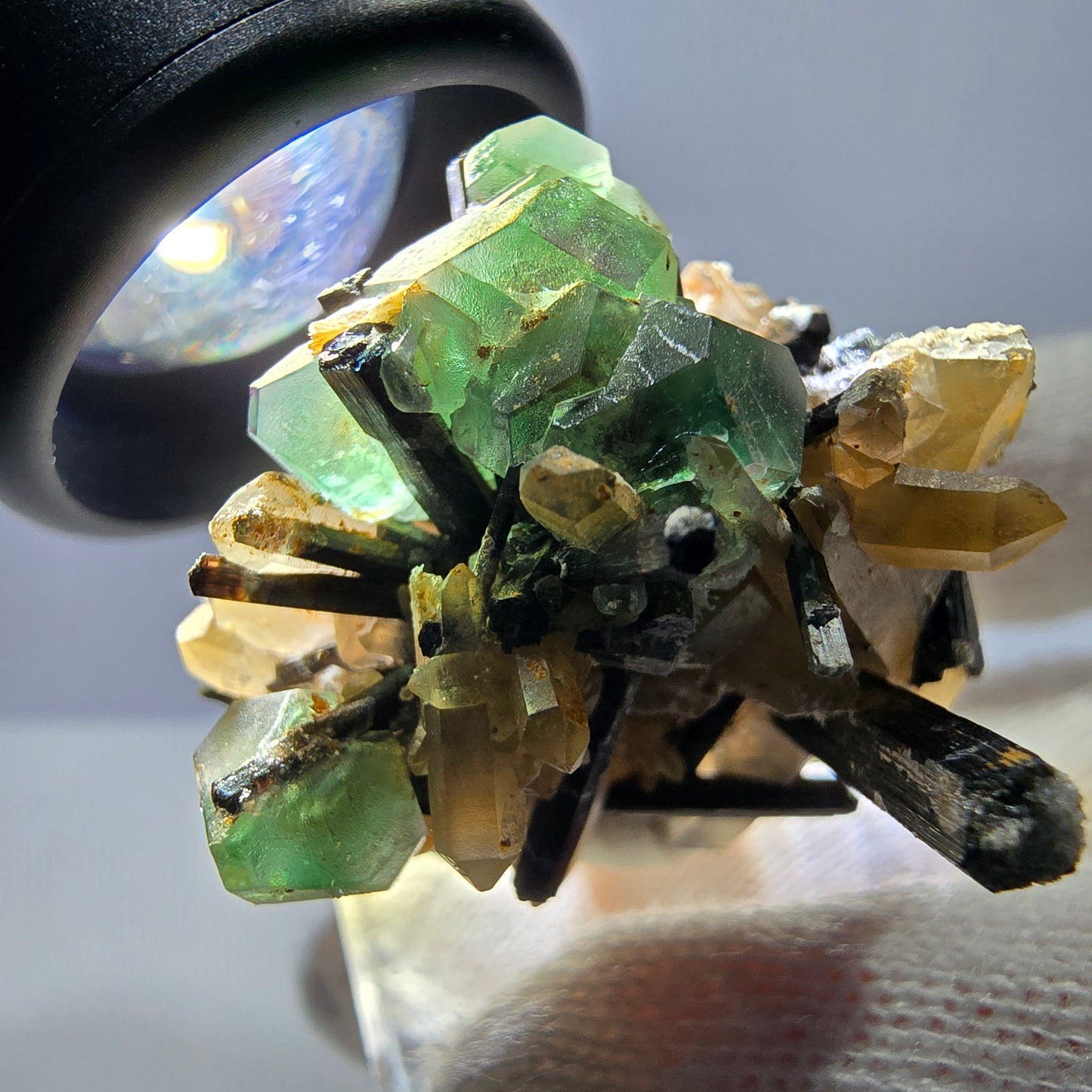 Fluorite fantôme hexagonale, tourmaline Schörl, quartz fumé, hyalite, Erongo, Namibie, 34 x 30 x 31 mm