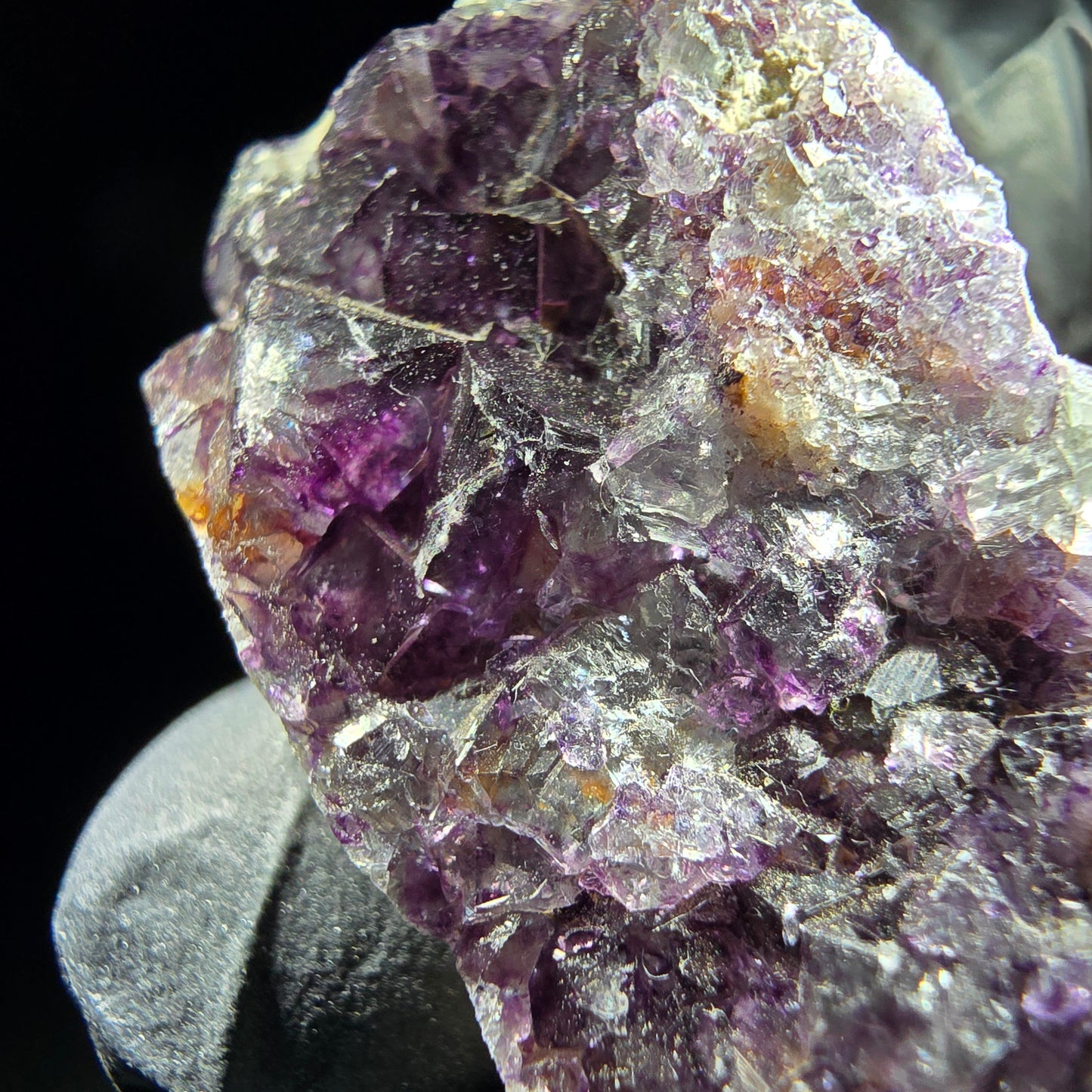Zonare Fluorite Cube Tier Violet Blanc Okorusu, Namibie 64*23*10mm Collection