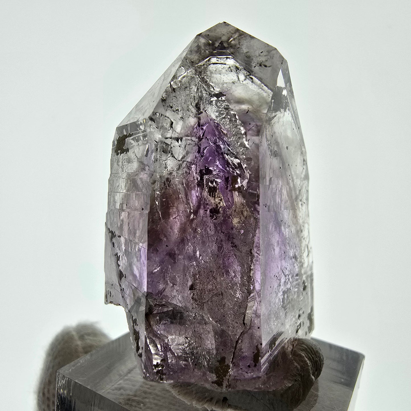 Améthyste fantôme avec hématite, mine Streep, Goboboseb, Namibie, 43 x 30 x 19 mm