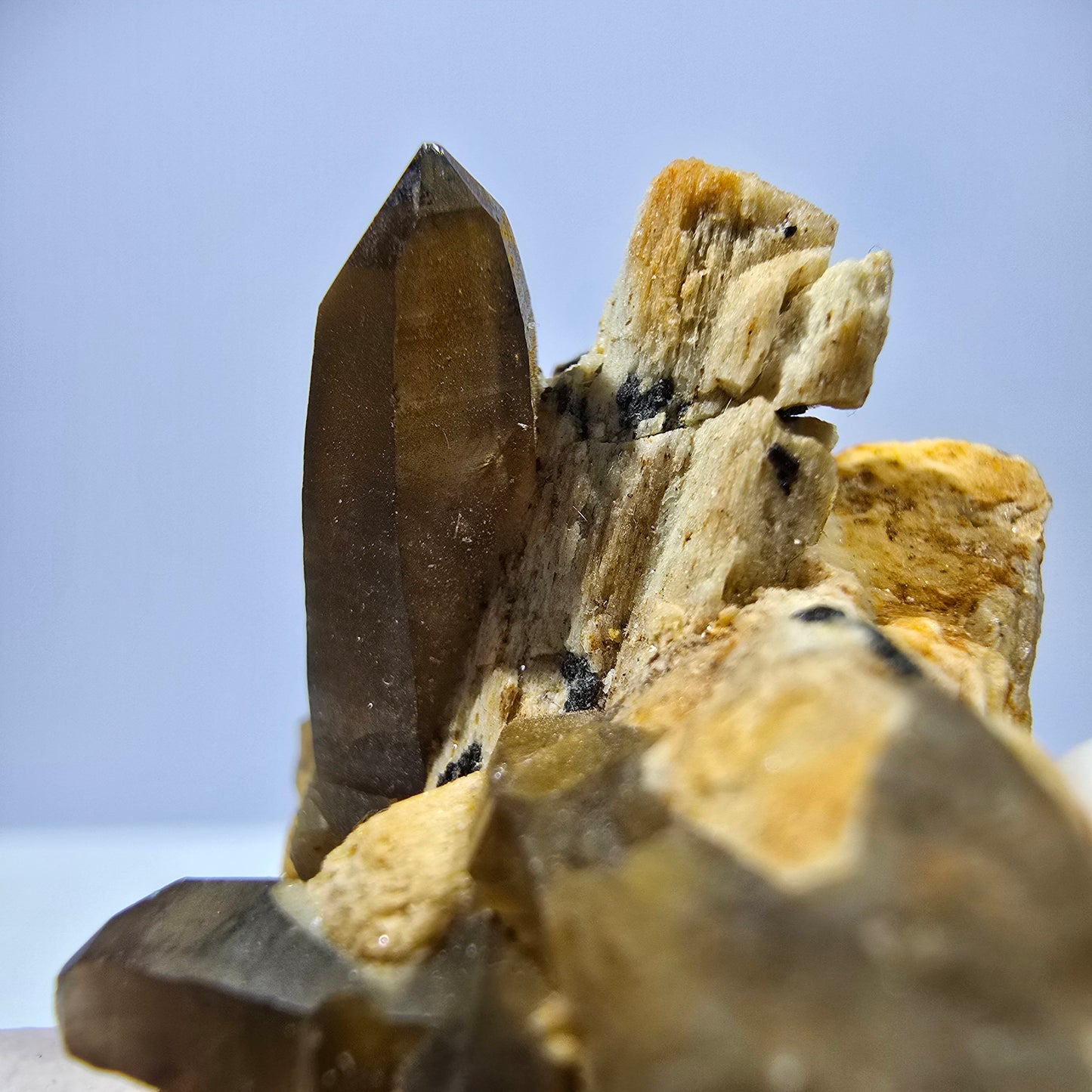 Spécimen rare de tourmaline Schorl, quartz fumé et orthose, Erongo, Namibie, 45 x 30 x 29 mm