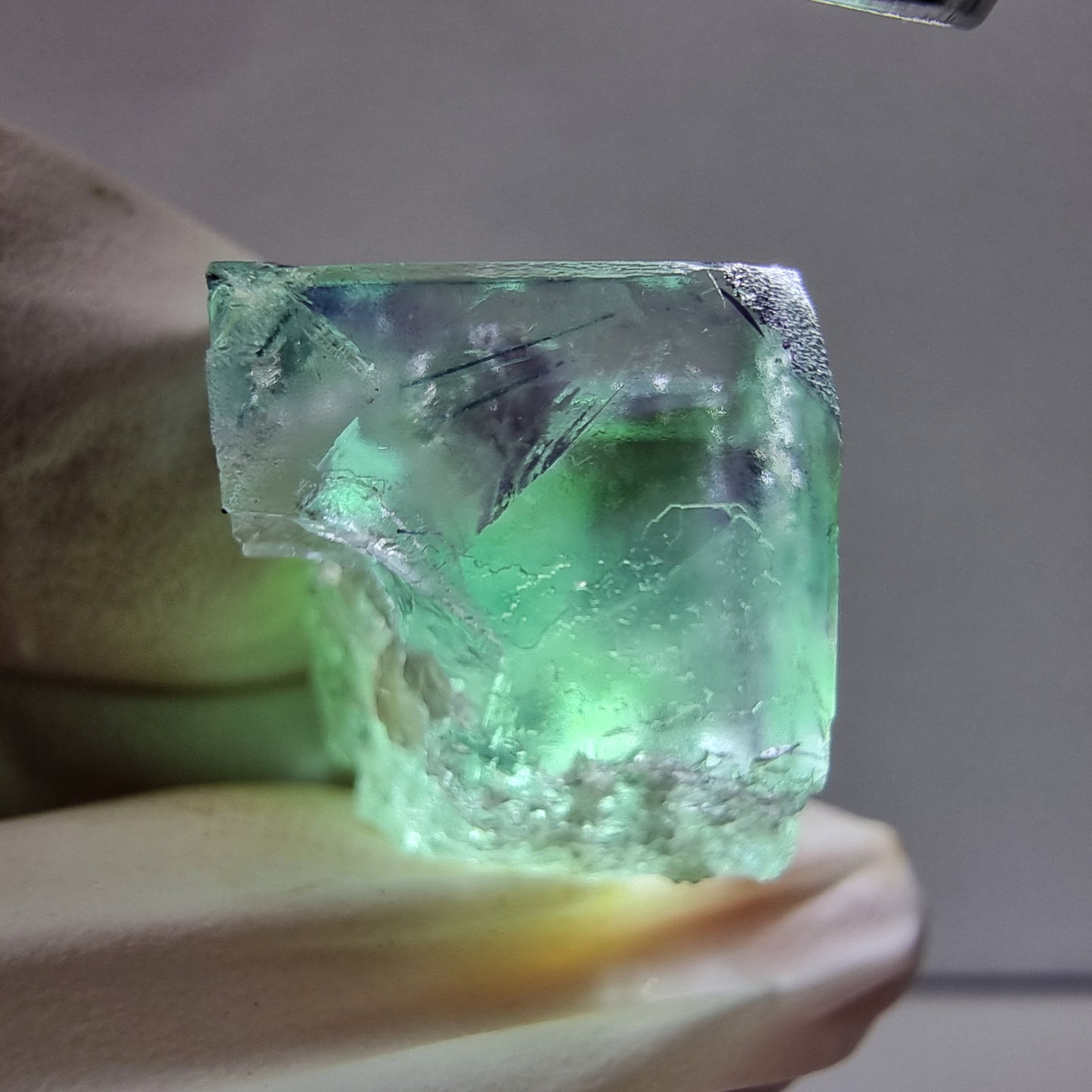 Klare Phantom Fluorit XX Würfel Stufe grün lila 18*17*14mm aus Okorusu, Namibia