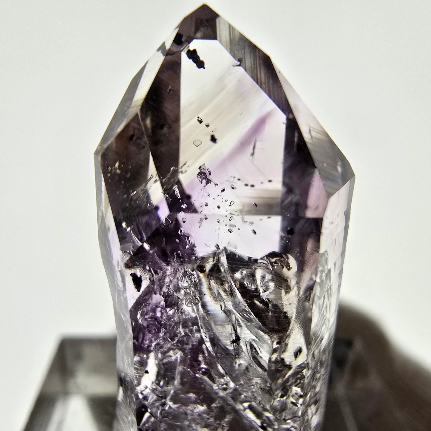 Améthyste fantôme Enhydro avec hématite, mine Blase Streep, Namibie, 29 x 12 x 11 mm