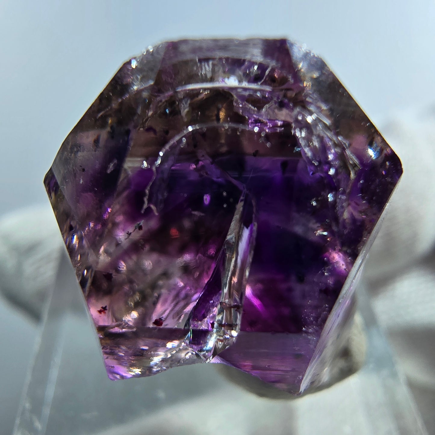 Pointe de sceptre en améthyste fantôme rare à Goboboseb, Namibie, 26 x 18 x 14 mm