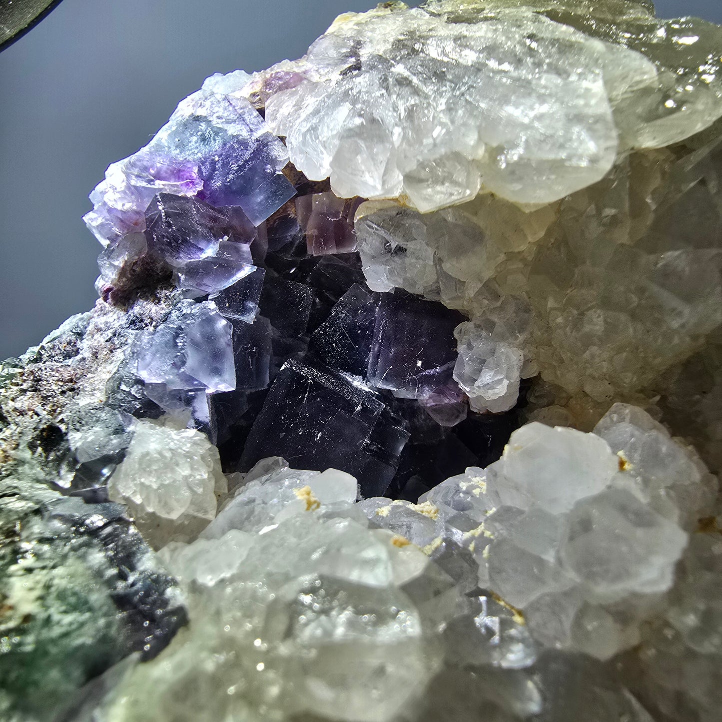 Grand cube de fluorite fantôme, spécimen de quartz violet-vert Okorusu, Namibie 102 x 78 x 57 mm
