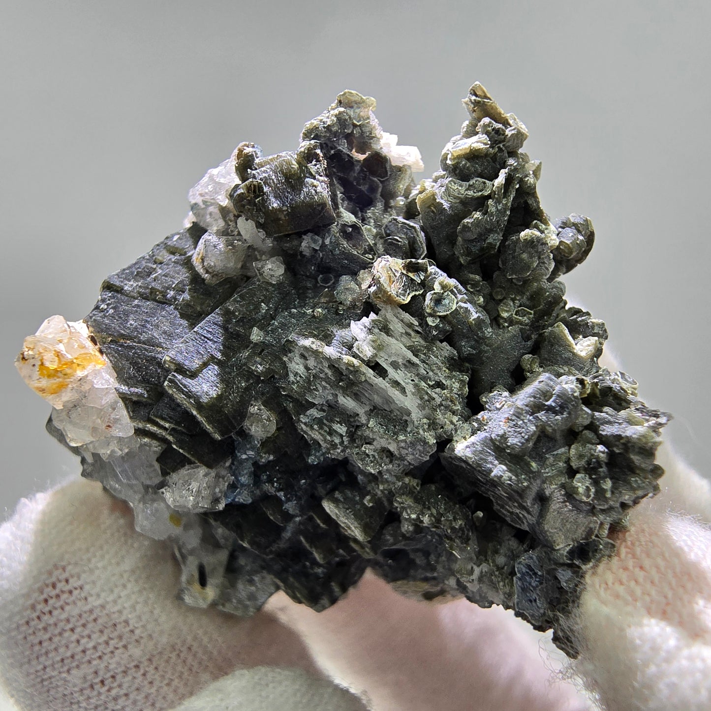 Seltene Muskovit, UV Calcit Stufe Erongo, Namibia 38*36*30mm Mineraliensammlung