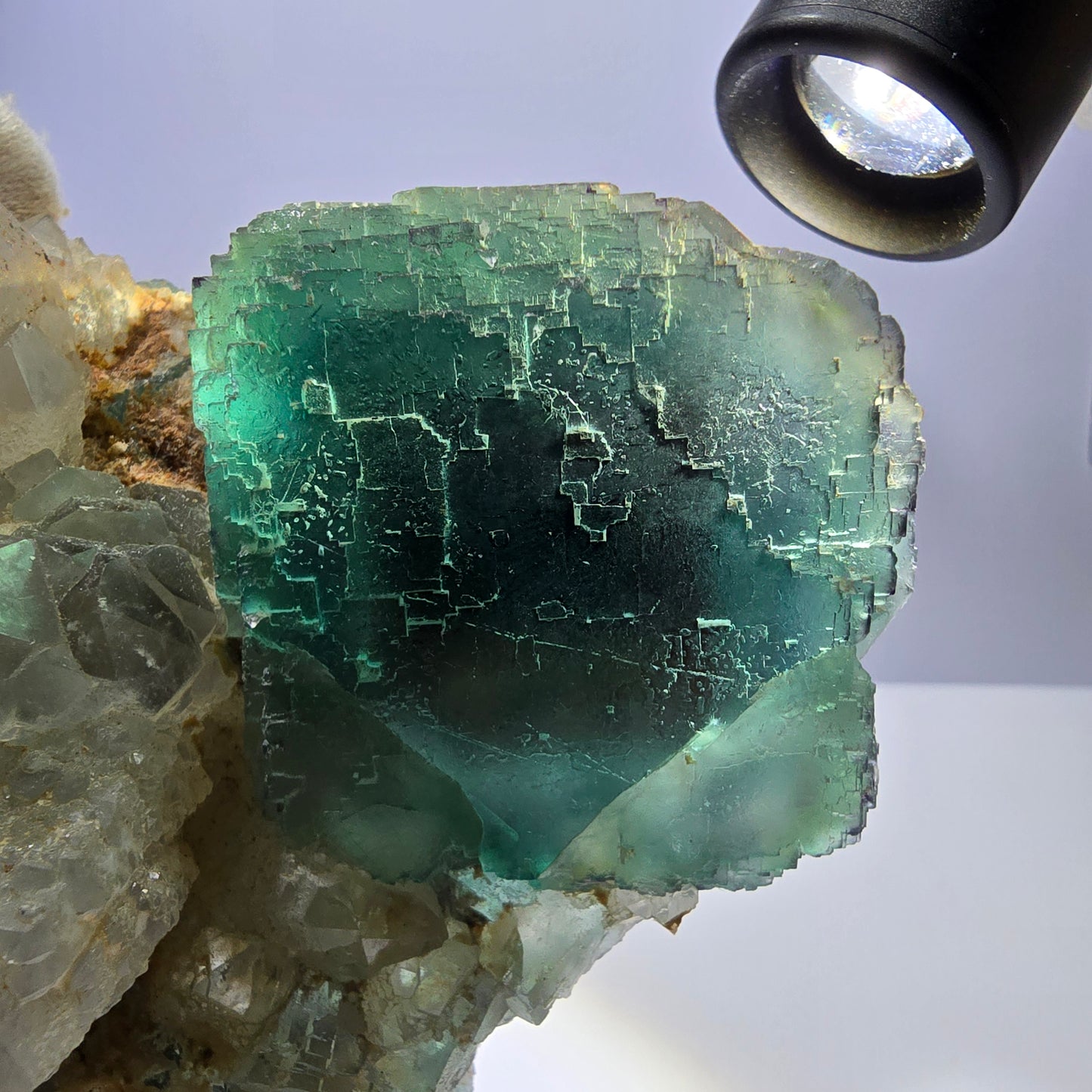Grand spécimen de quartz parqueté en cube de fluorite fantôme Okorusu Namibie 134 x 89 x 44 mm