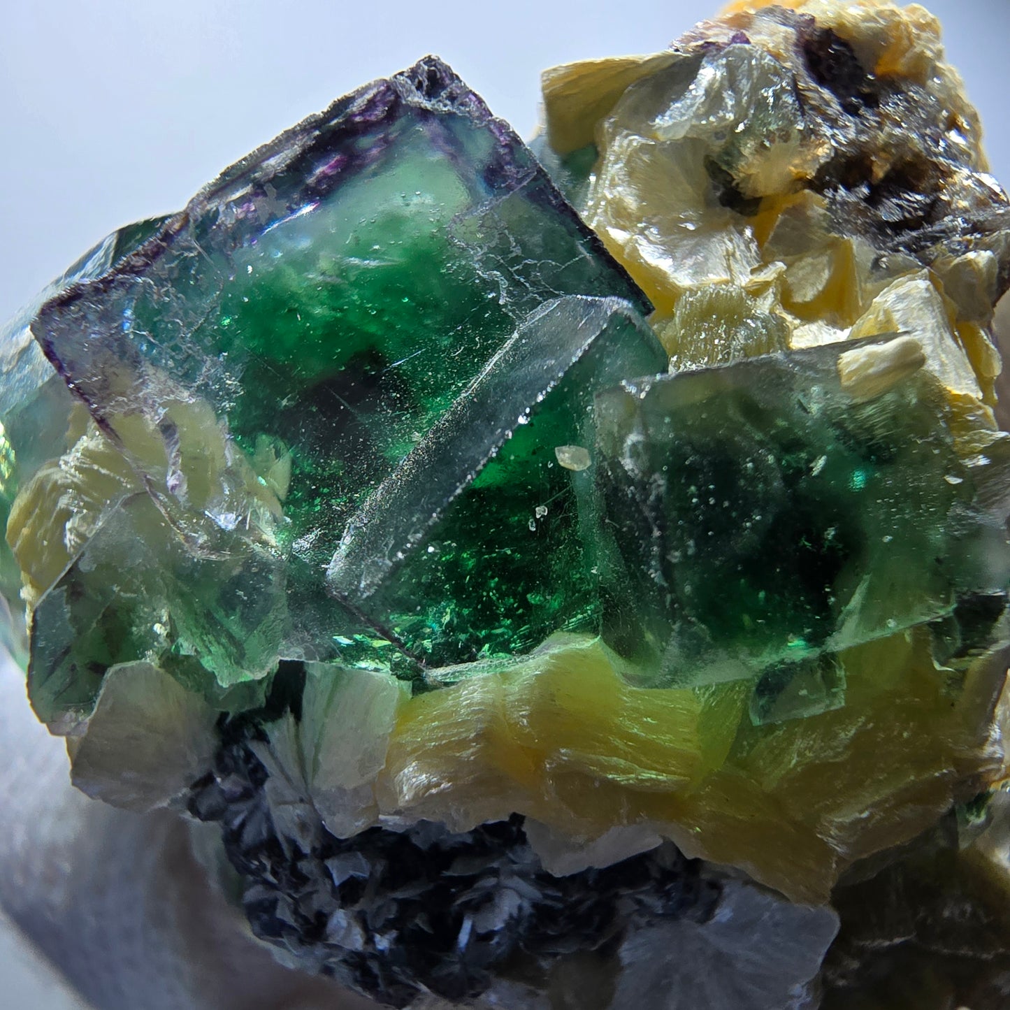 Phantom fluorite, hyalite, muscovite, orthoclase stage Erongo, Namibia 47*43*36mm