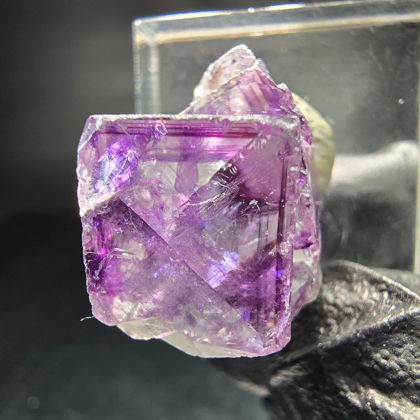 Seltene zonare Phantom Fluorit Würfel Stufe lila grün Okorusu Namibia 25*19*12mm