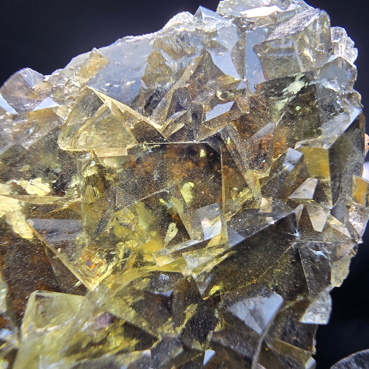 Klare Honey Pocket Phantom Fluorit Würfel Stufe gelb Okorusu, Namibia 73*52*16mm