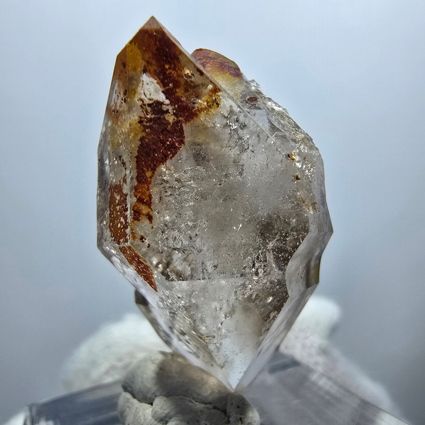 Sceptre Enhydro Phantom Smoky Quartz DT, 1x Bubble Goboboseb, Namibie 32*17*17mm
