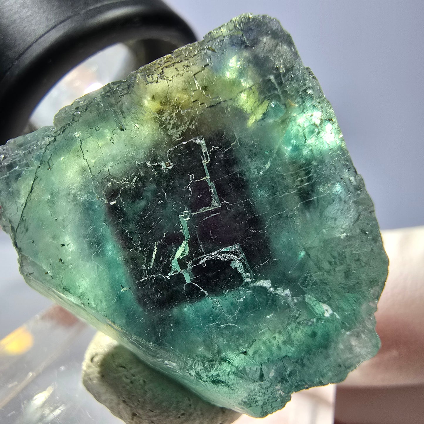 Cristal de fluorite fantôme transparent, cube vert-violet, Okorusu, Namibie, 24 x 24 x 20 mm
