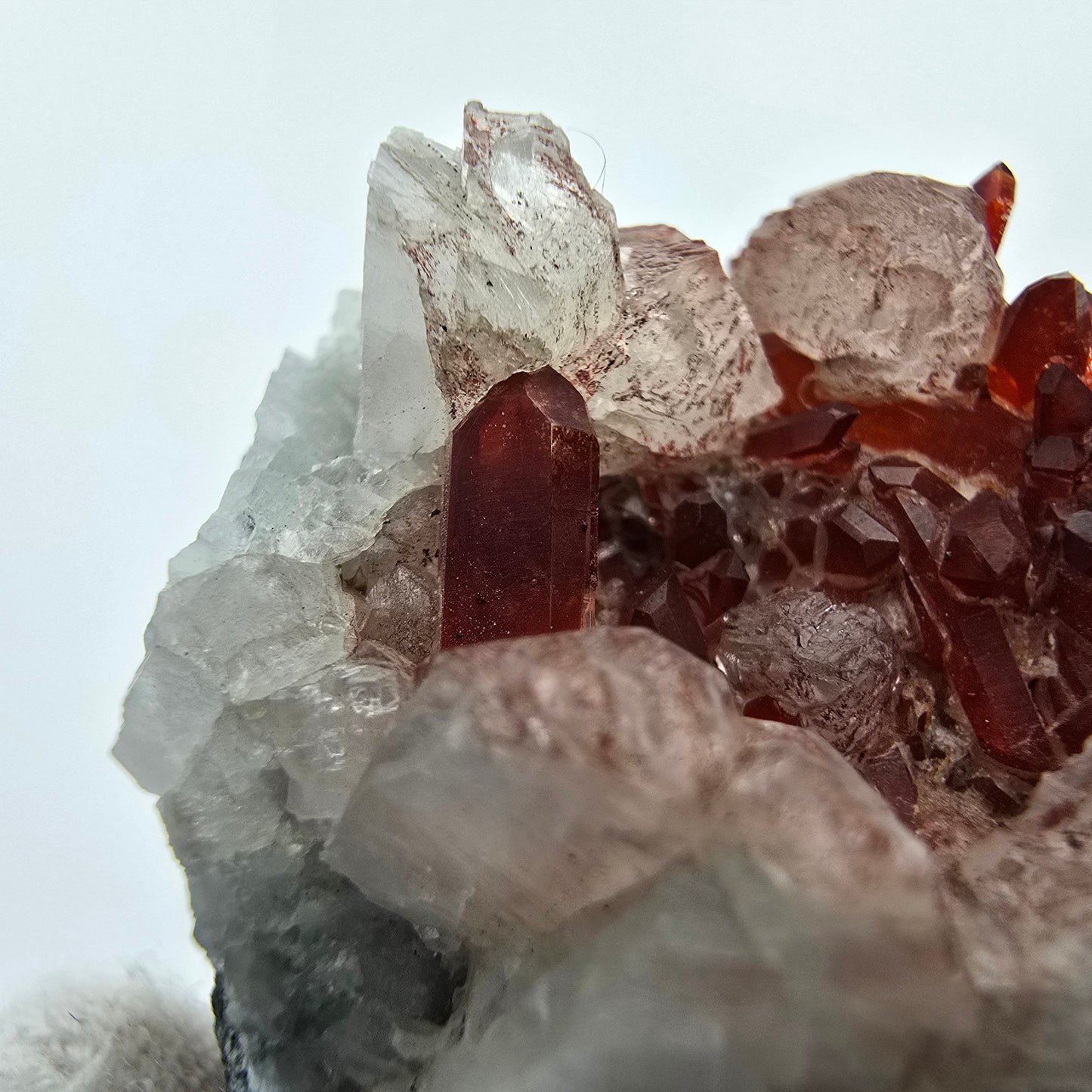 Rote Hämatit Quarz, UV Calcit Stufe Streep Mine, Goboboseb, Namibia 40*25*25mm