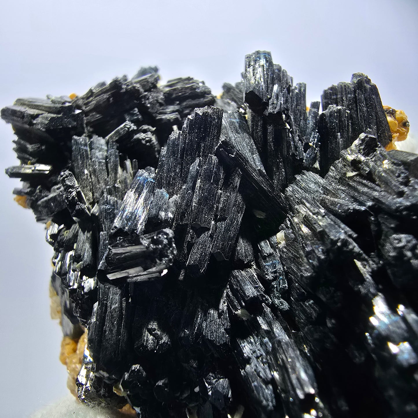 Grand spécimen de tourmaline Schorl et de muscovite, Erongo, Namibie, 95 x 64 x 55 mm