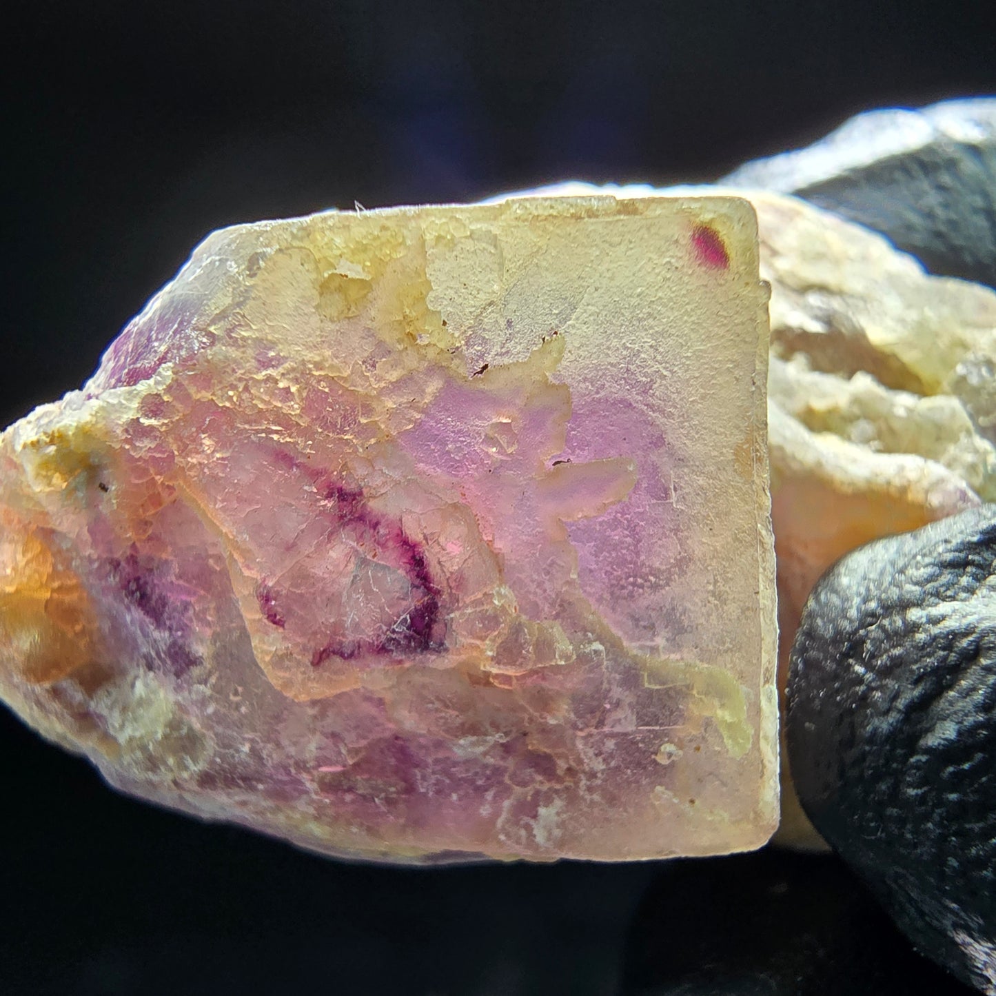 Niveau de cube Phantom Fluorite violet vert Omehane, collection Namibie 40*28*20mm
