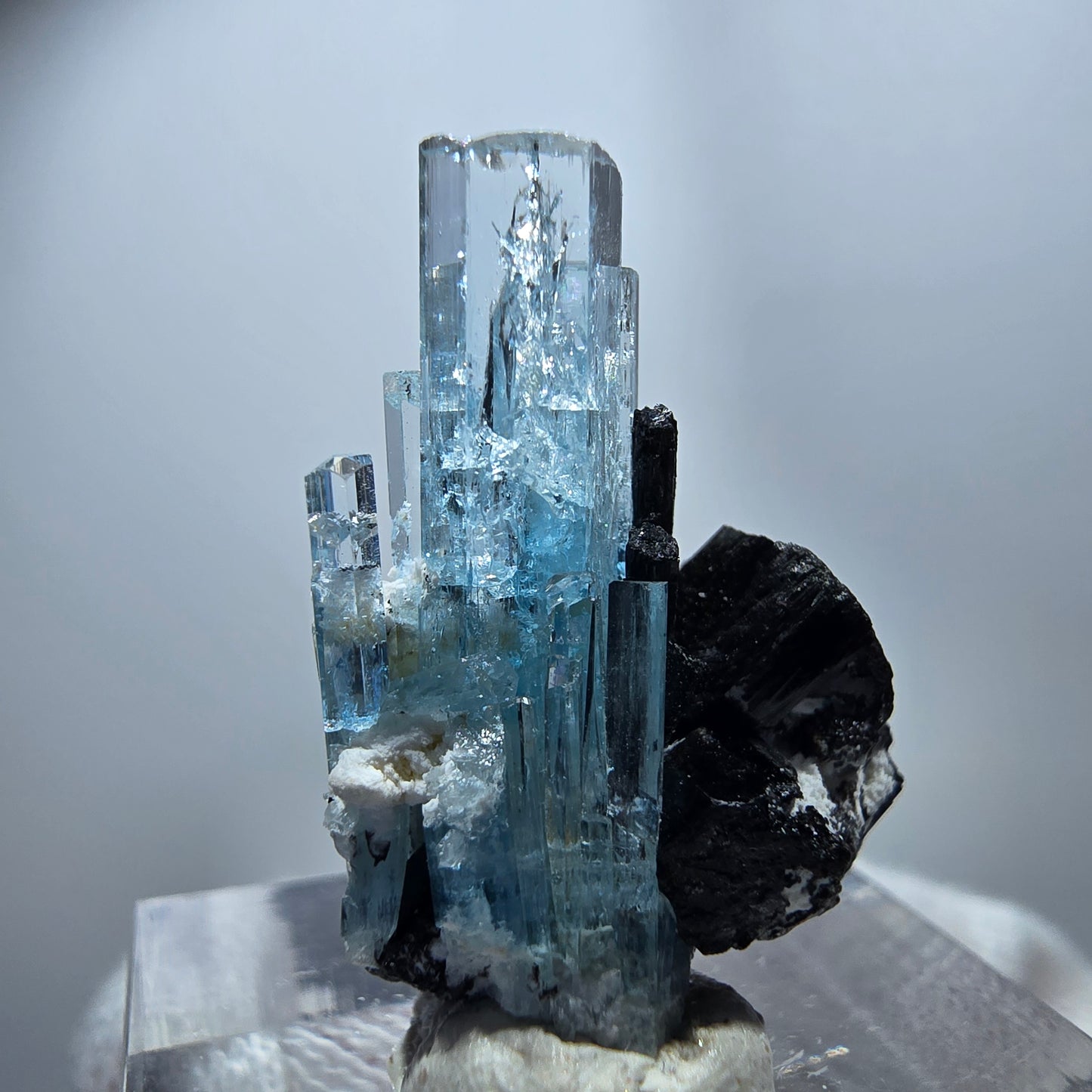 Seltener Aquamarin X mit Schörl Turmalin Erongo, Namibia 26*20*12mm