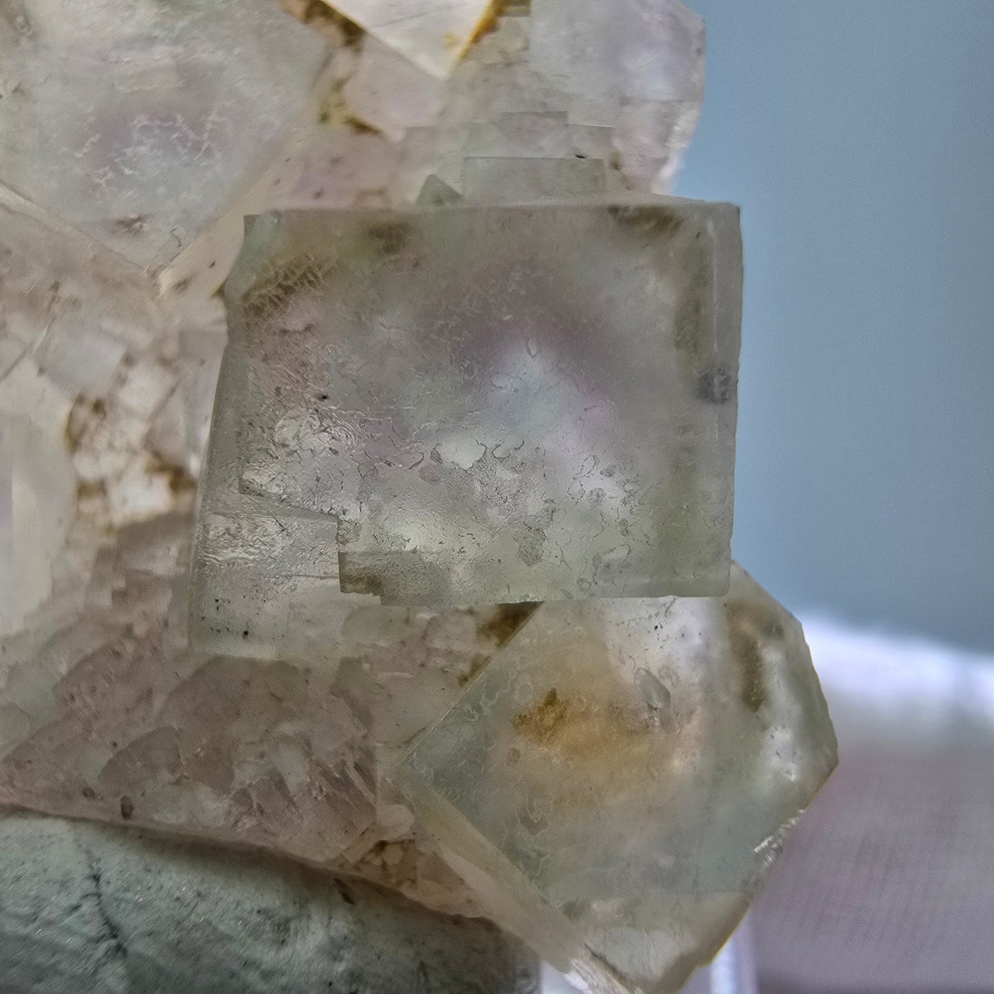 Seltene UV Phantom Fluorit Würfel, Quarz Stufe Brandberg, Namibia 34*29*12mm