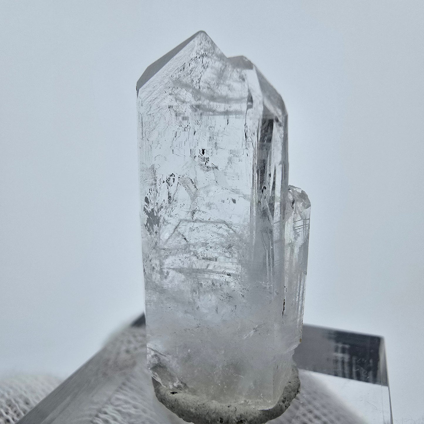 Klare Lemurian Quarz Spitze Streep Mine, Goboboseb, Namibia 31*15*5mm