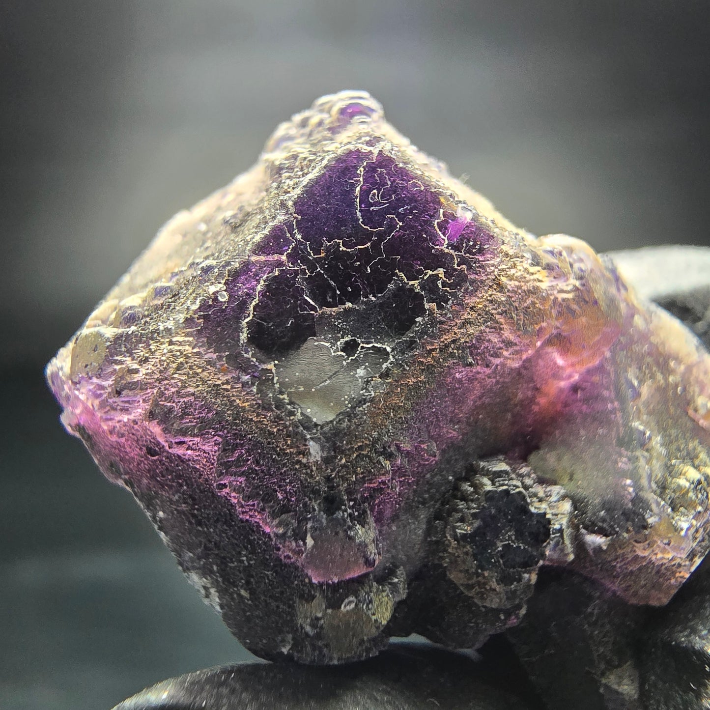 Cube de fluorite fantôme violet Okorusu, collection minérale 37x25x17mm, namibie