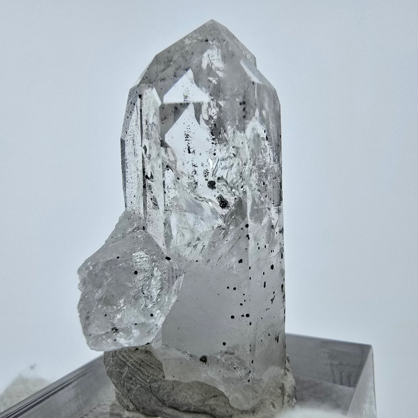 Cristal de quartz hématite fantôme transparent, Streep Mine, Goboboseb, Namibie, 35 x 19 x 16 mm