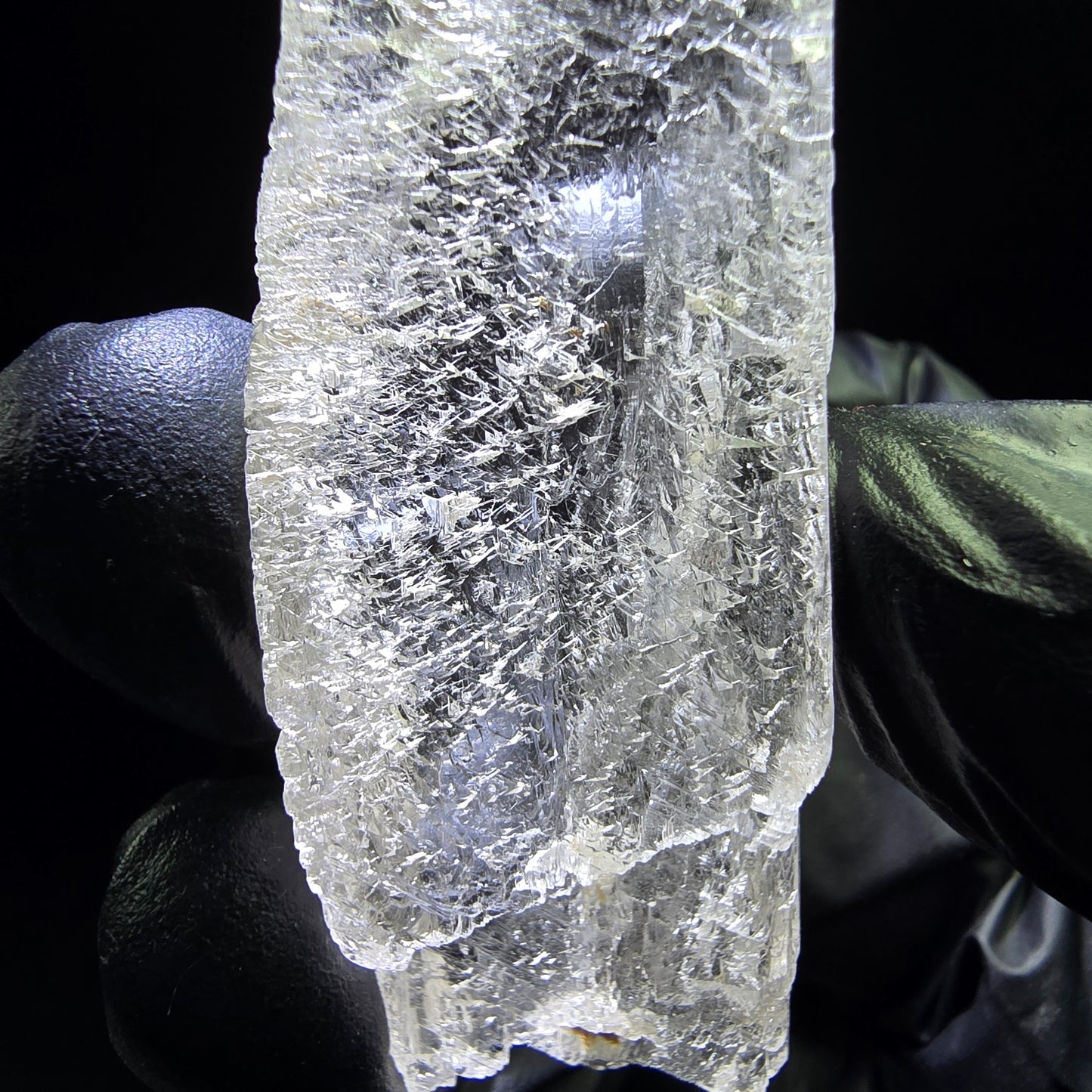 Seltener Kunzit Spodumen Kristall weiß UV Mineral 73*22*13mm Brasilien Sammlung