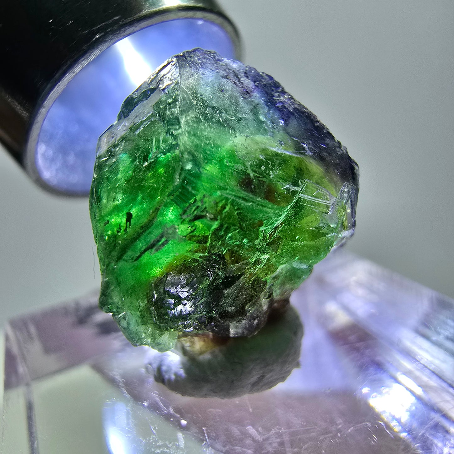 Cube de fluorite fantôme, zonal, spécimen de muscovite, Erongo, Namibie, 16 x 15 x 10 mm