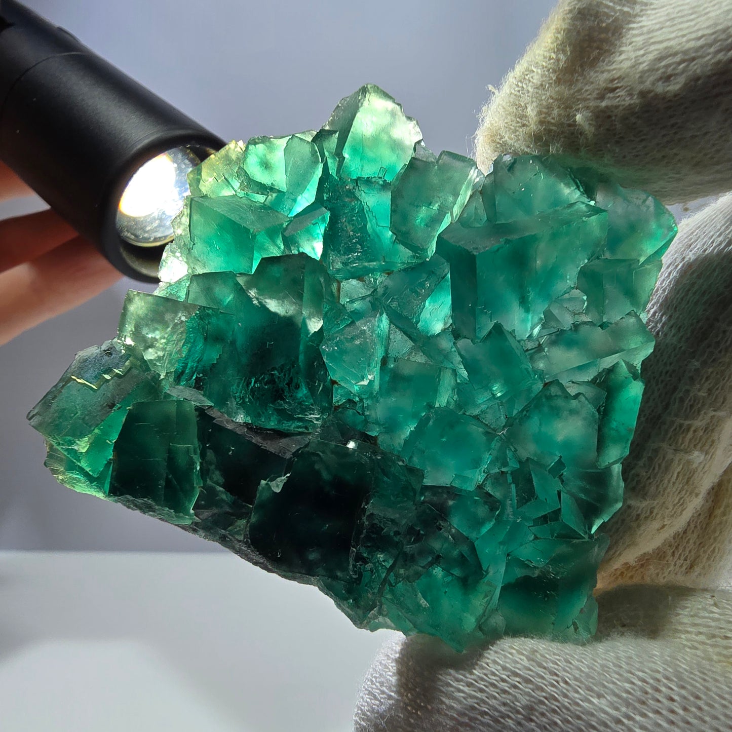 Cube de fluorite fantôme parqueté vert violet Okorusu Namibie 60*54*15mm