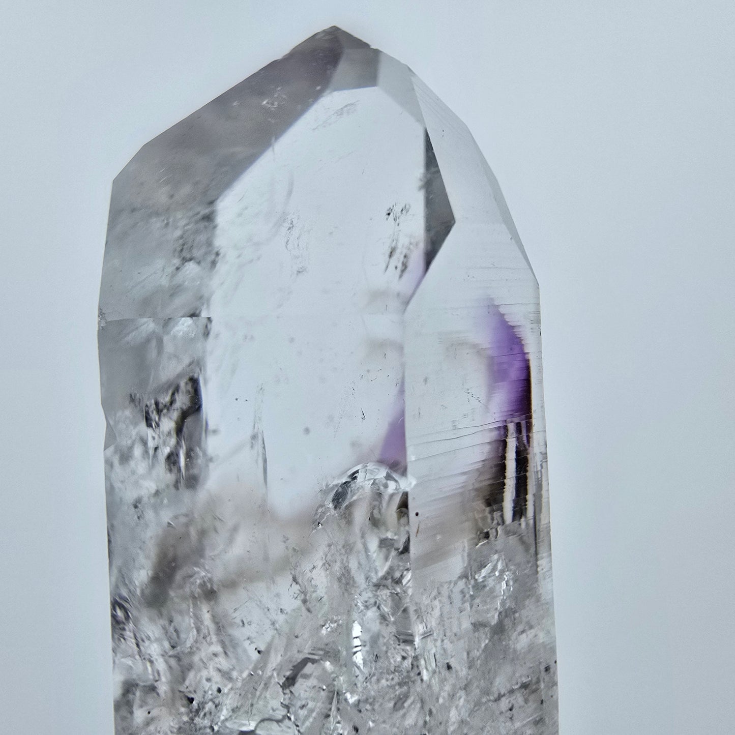 Phantom Amethyst Kristall mit Hämatit Streep Mine Goboboseb Namibia 47*19*18mm