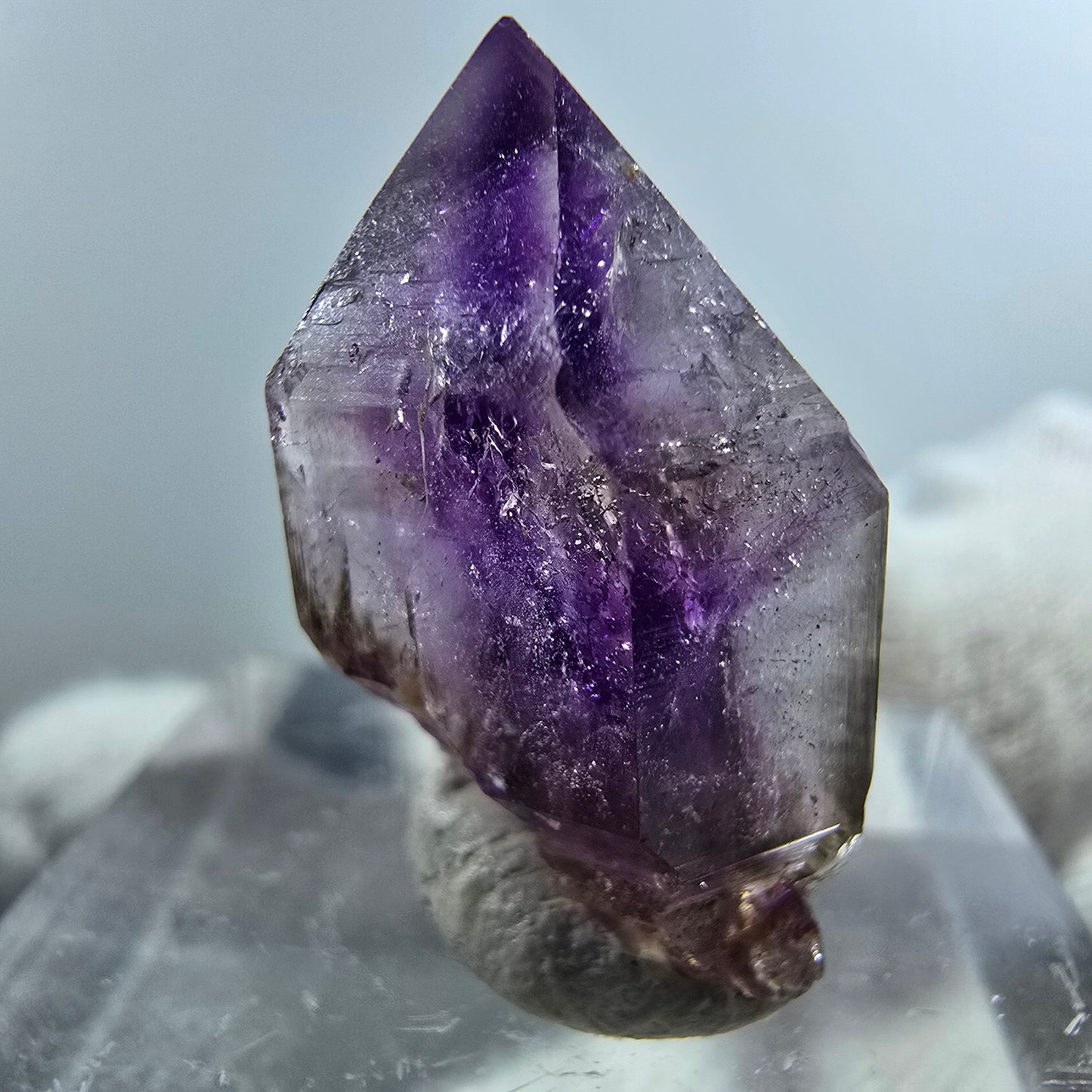 Pointe de sceptre en améthyste fantôme rare à Goboboseb, Namibie, 22 x 15 x 11 mm