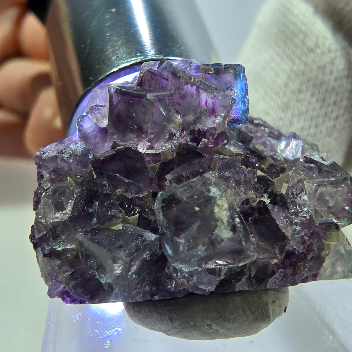 Spécimen de cube de fluorite fantôme transparente, vert-violet zonal, Okorusu, Namibie, 27 x 20 x 12 mm