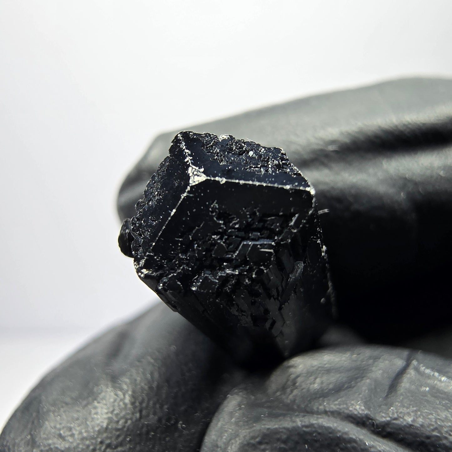 Symmetrische Schörl Turmalin Stufe Erongo, Namibia 17*10*8mm Mineraliensammlung