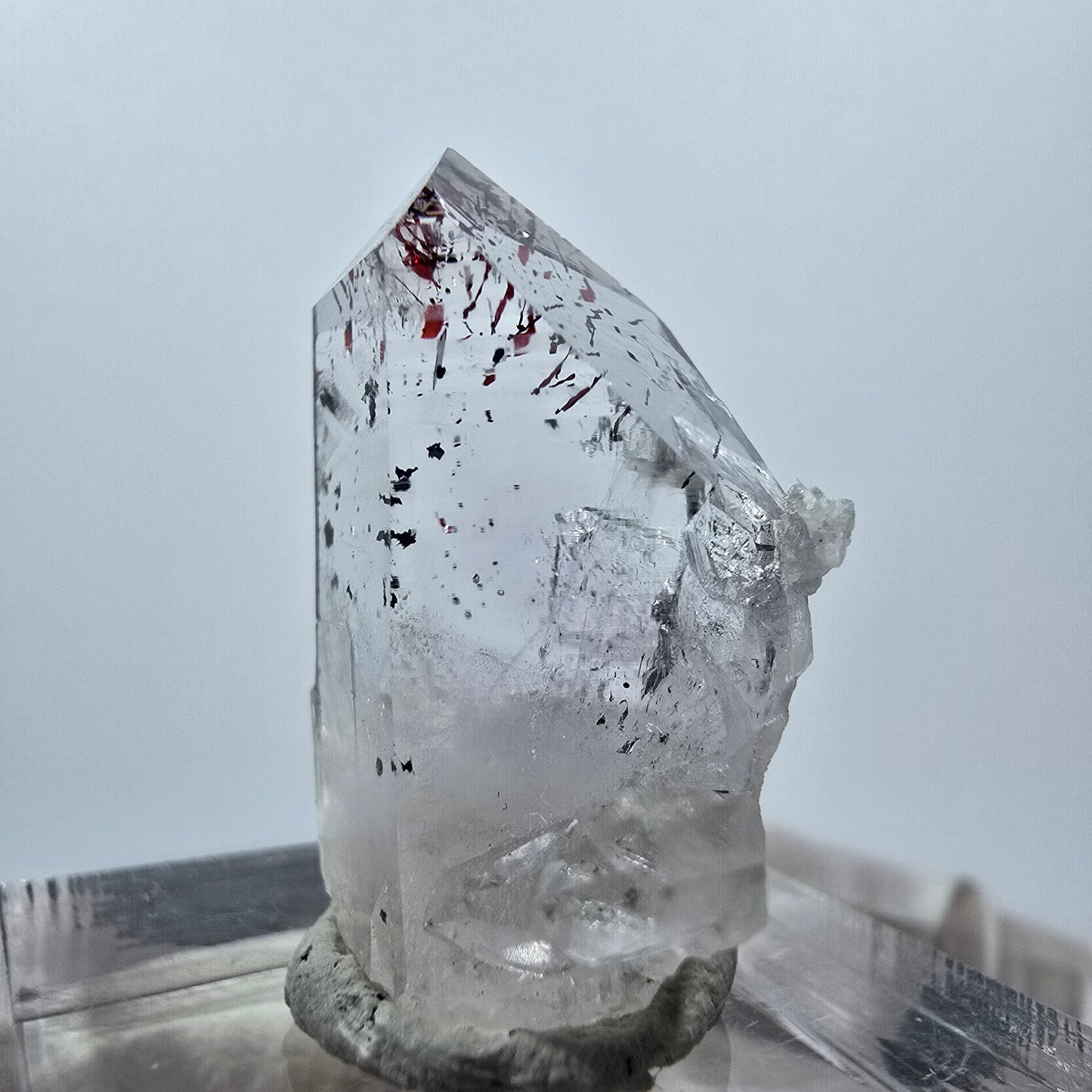 Quartz clair Harlequin Mine Point Streep, Goboboseb, Namibie 26 x 19 x 11 mm
