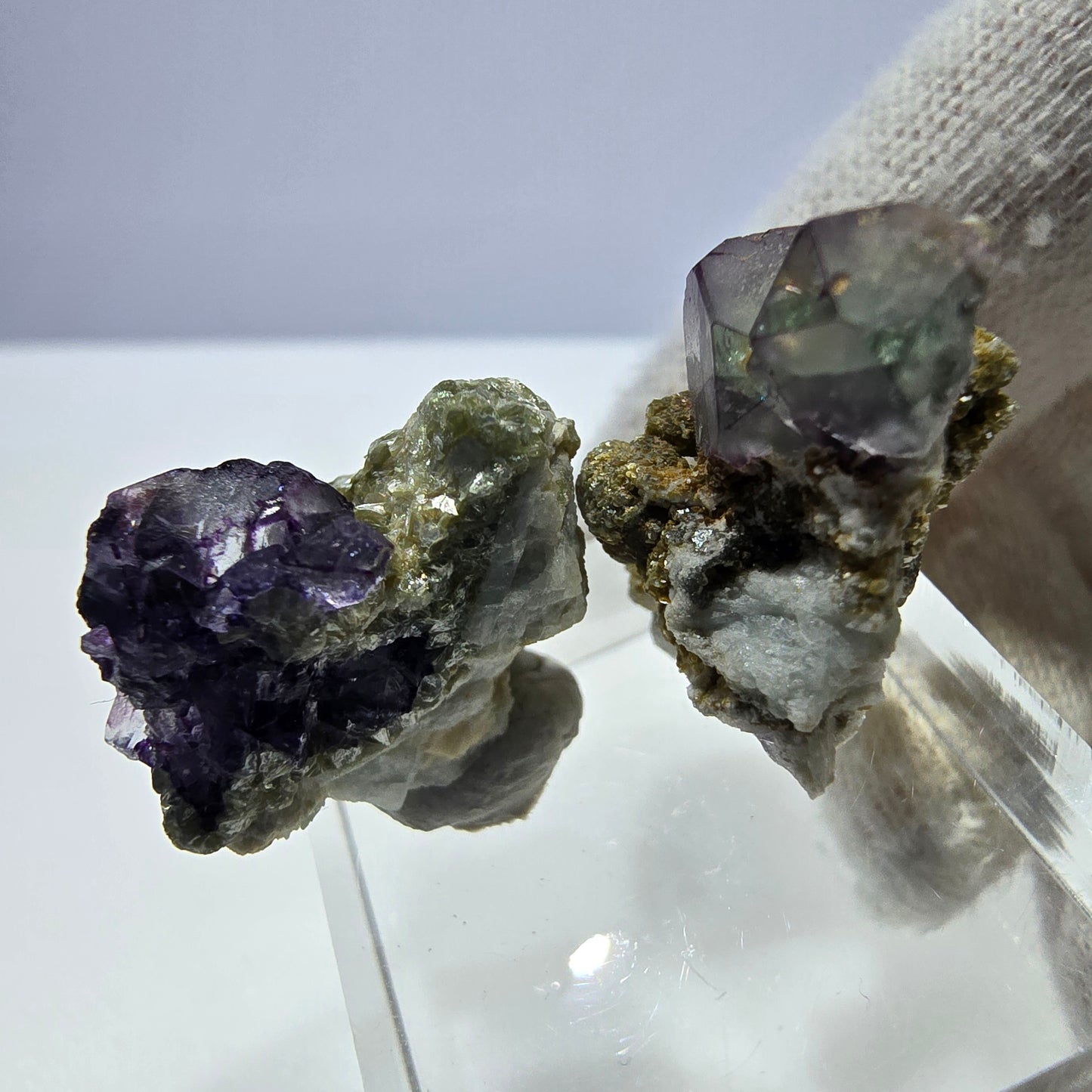 2er Set Phantom Fluorit Würfel zonal, Muskovit Stufe Erongo, Namibia 20+23mm