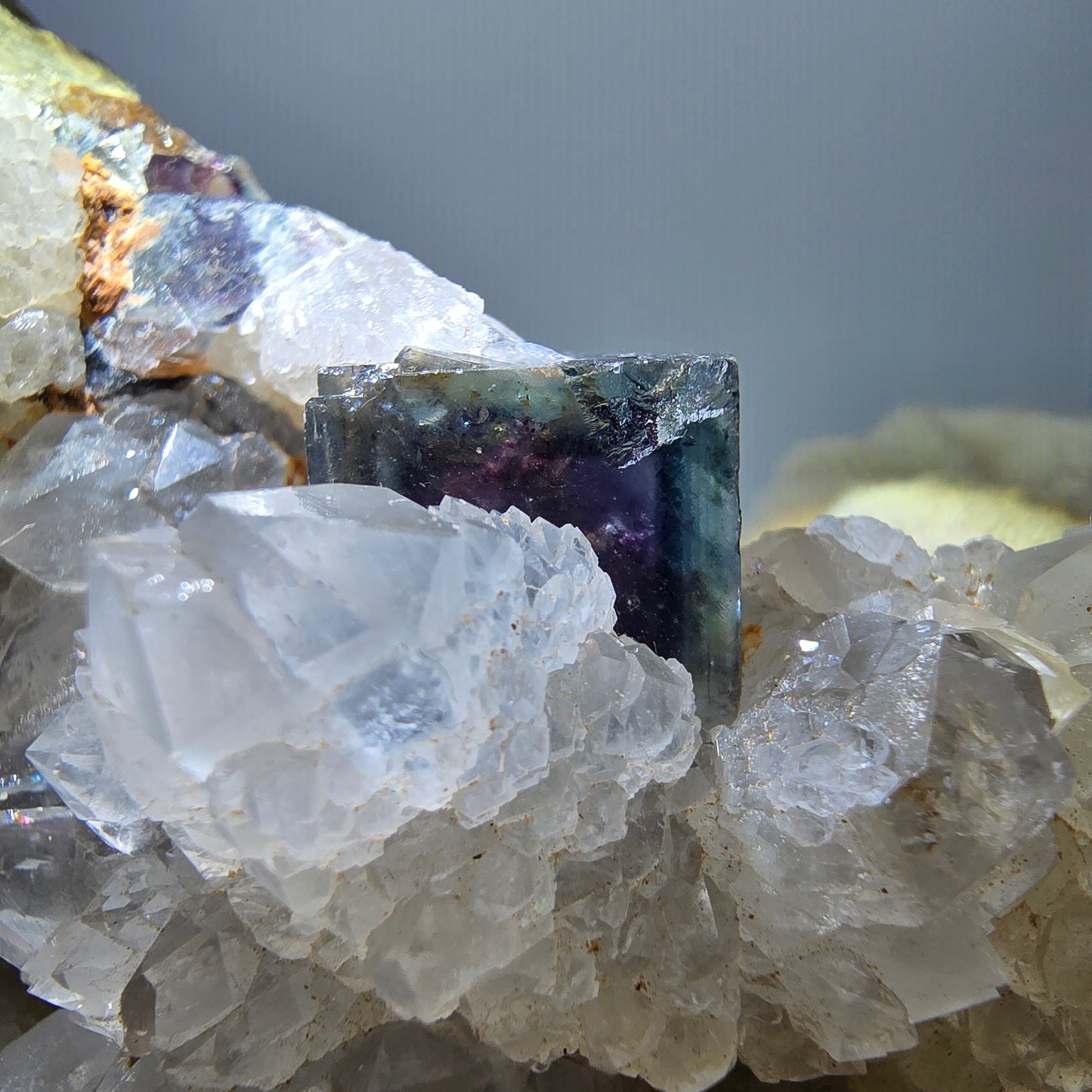 Grand cube de fluorite fantôme, spécimen de quartz violet-vert Okorusu, Namibie 121 x 61 x 36 mm